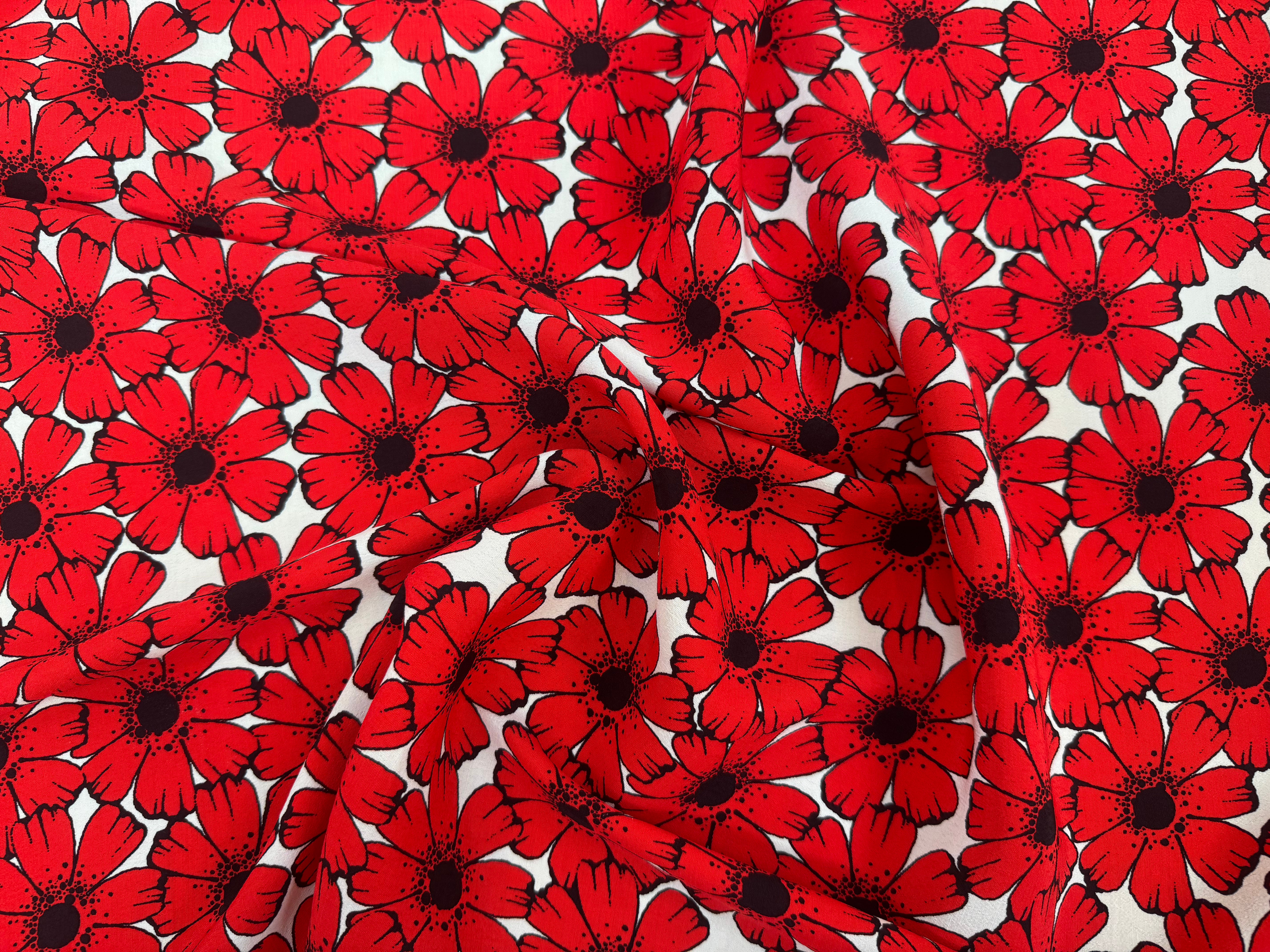 CREPE MAROCAIN VISCOSE FOND BLANC MOTIFS FLEURS DU BONHEUR JAPON ROUGE - My Little Coupon