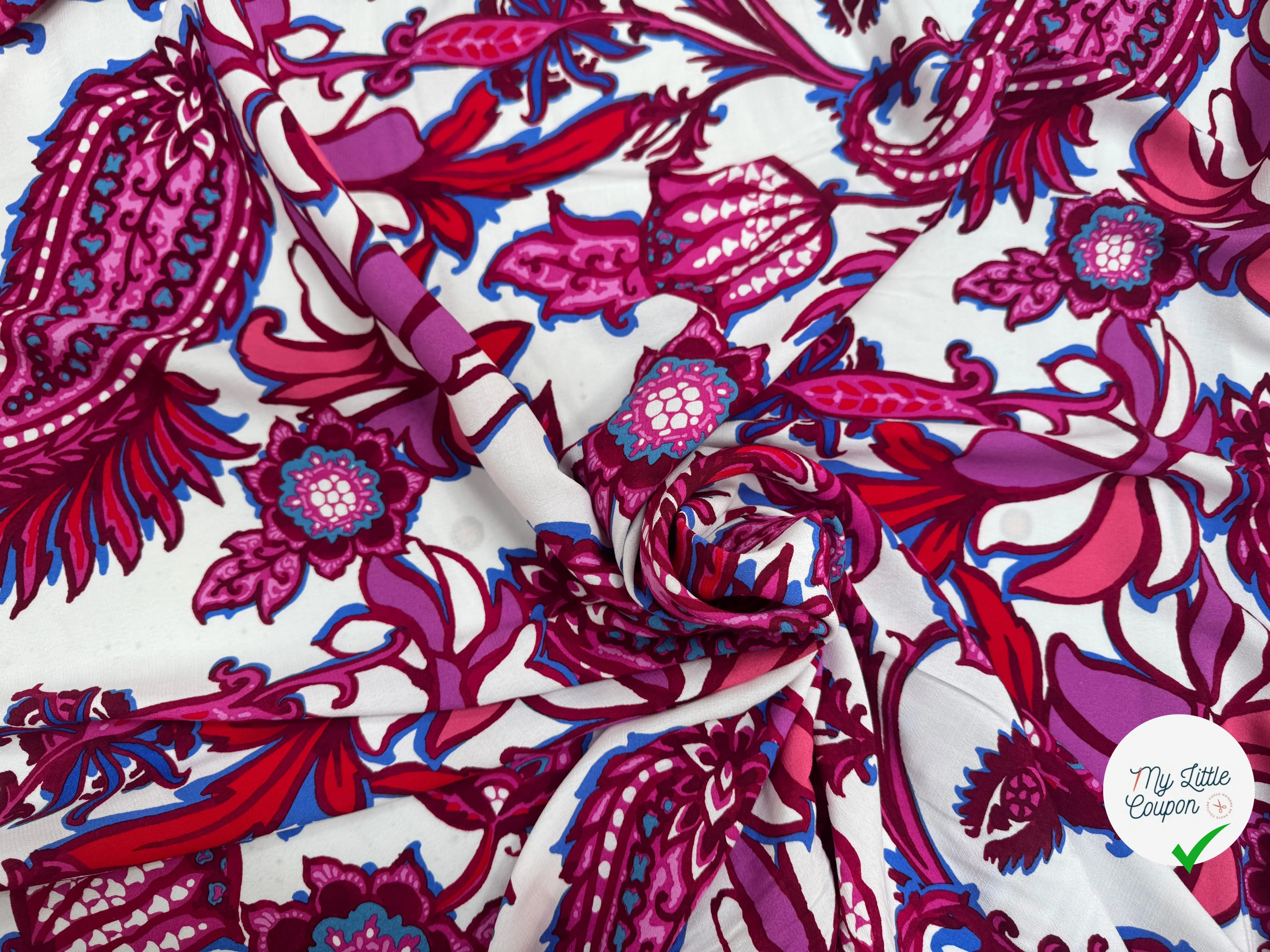 CREPE MAROCAIN VISCOSE PAISLEY HIBISCUS ROSE ROUGE FOND BLANC - My Little Coupon