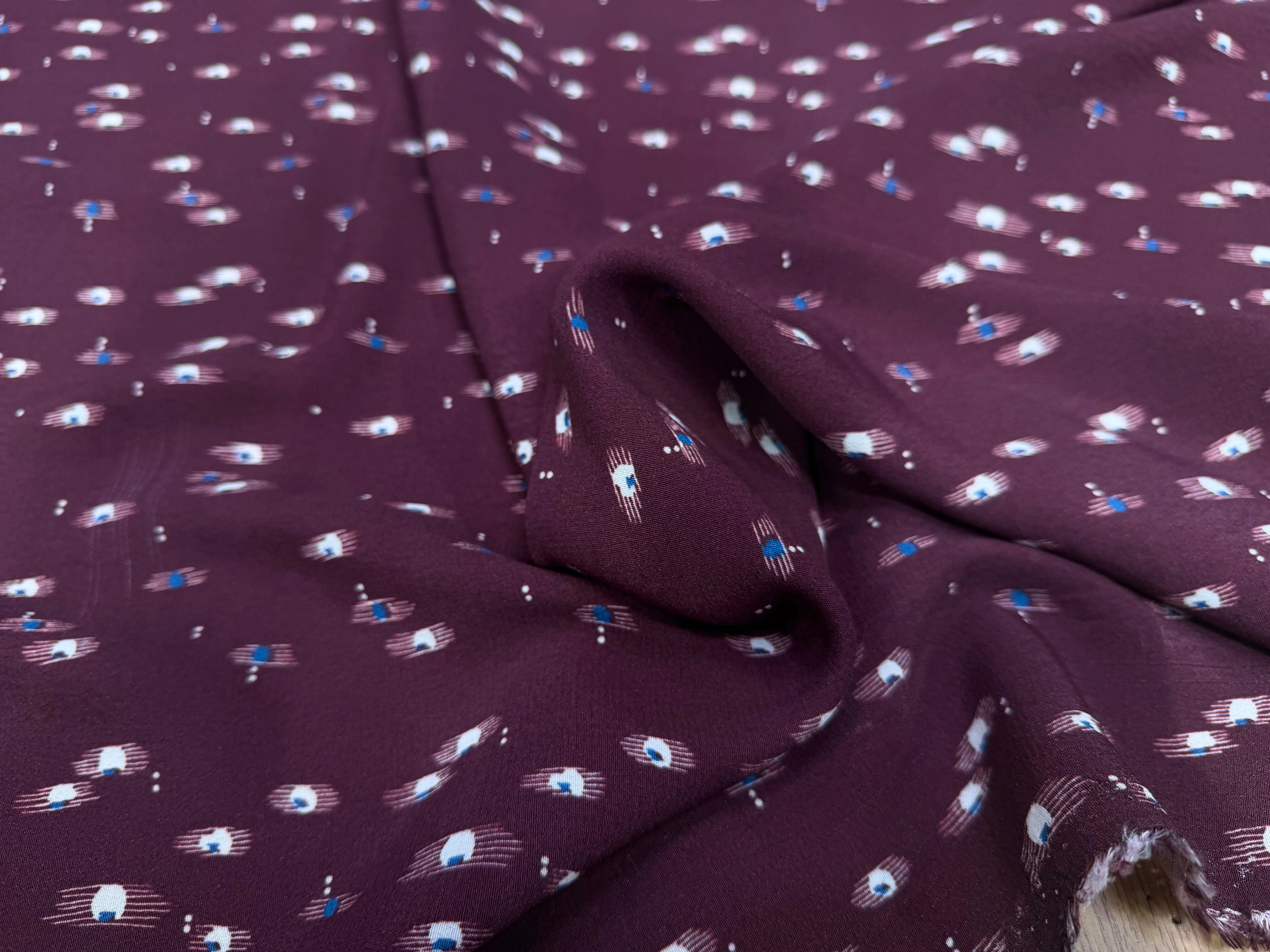 CREPE MAROCAINN VISCOSE BOURGUNDY MOTIF 1 - My Little Coupon