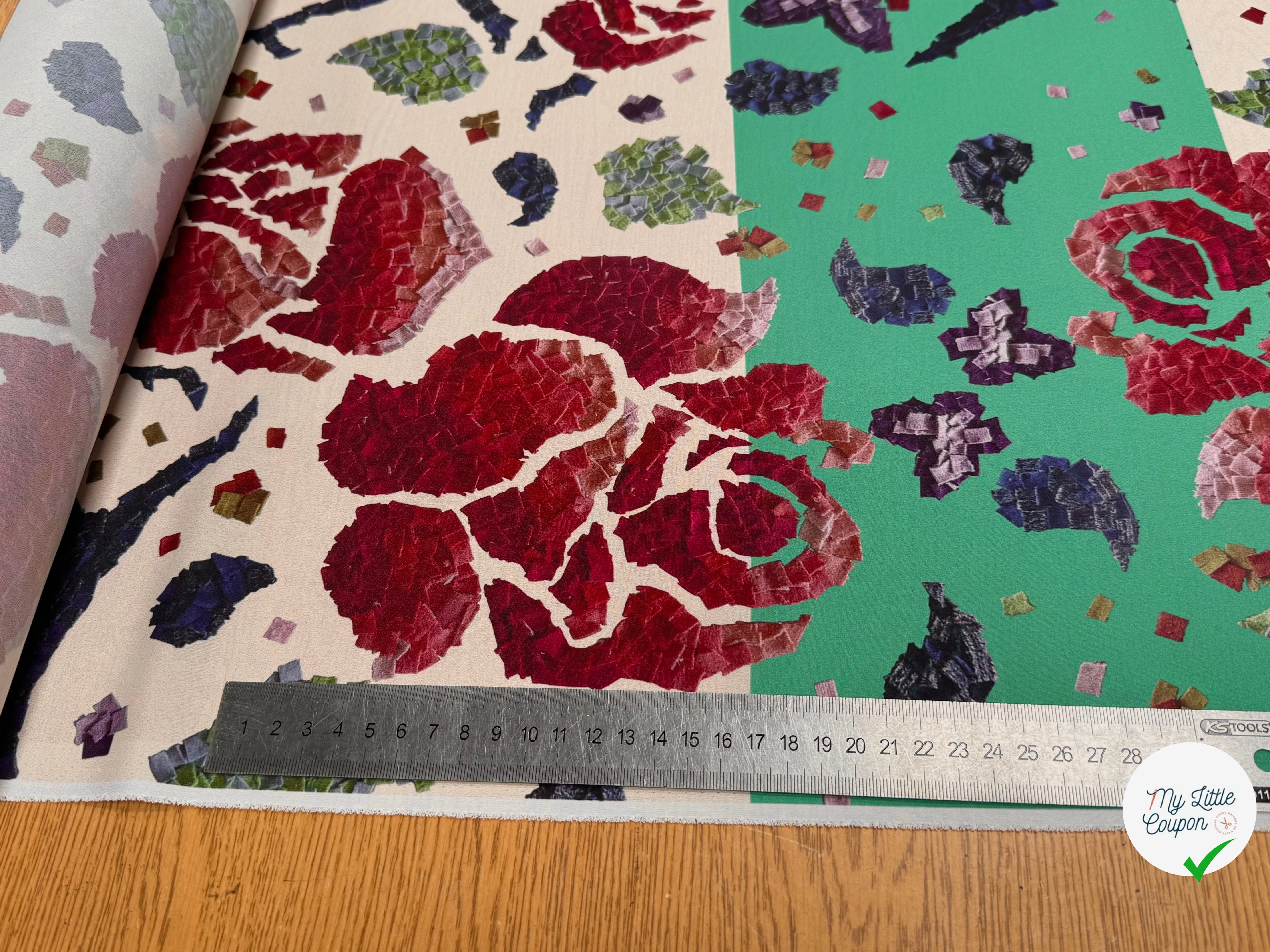 CRÊPE POLYESTER IMPRIMÉ FLORAL GROSSES FLEURS RAPPORT 68 CM CREPE SB GROSSES FLEURS - My Little Coupon