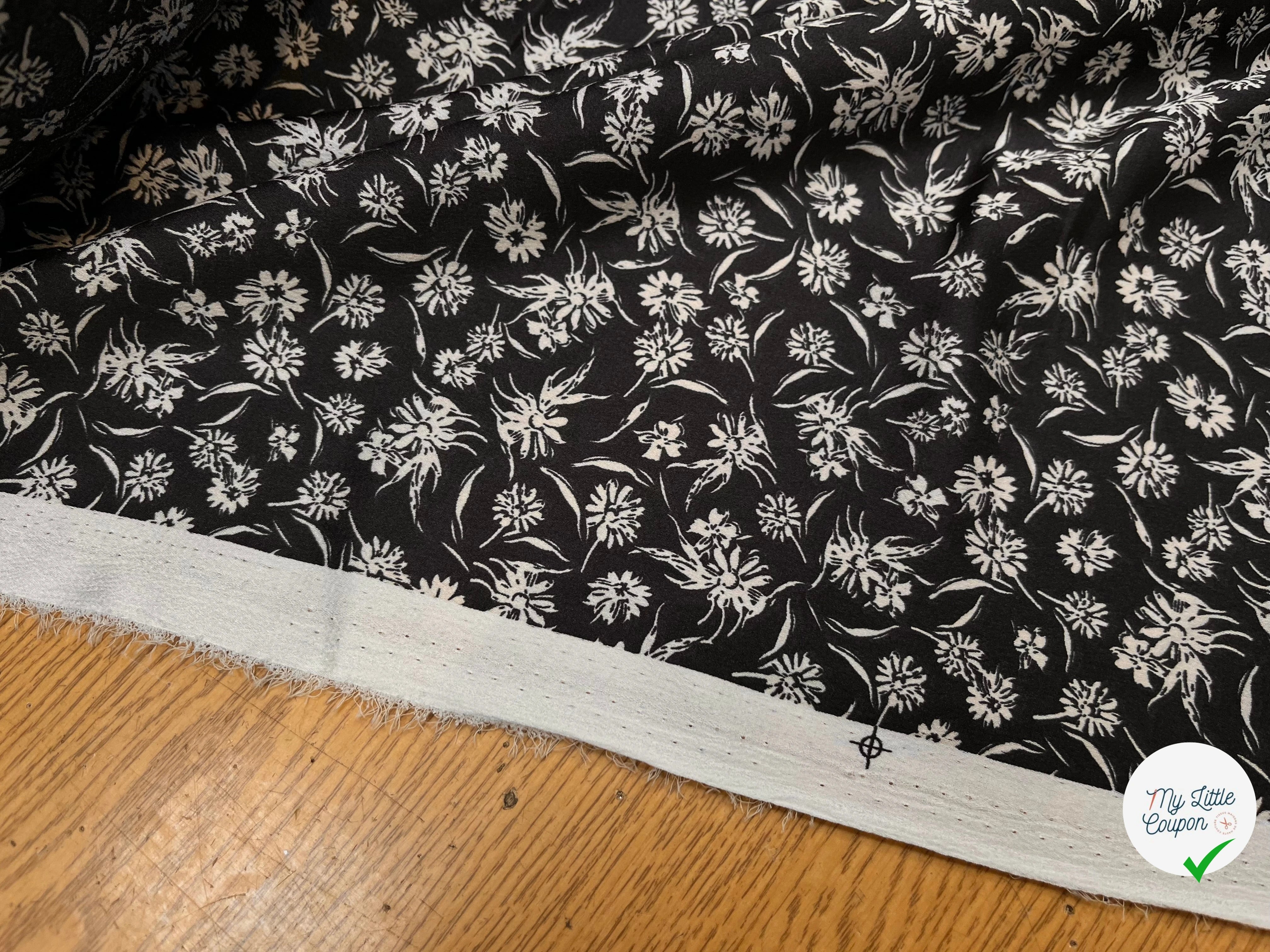 CREPE SATINÉ FOND NOIR PETITE FLEUR BEIGE FLUIDE - My Little Coupon