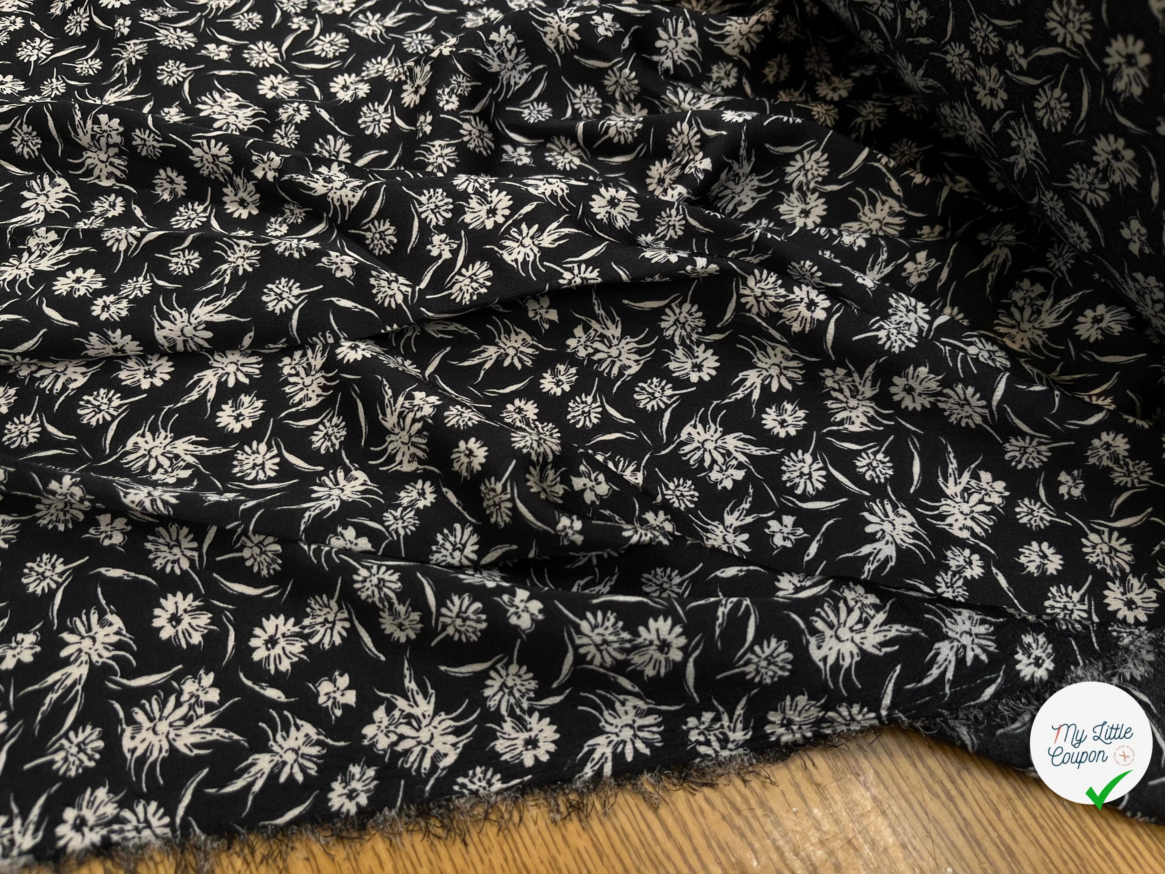 CREPE SATINÉ FOND NOIR PETITE FLEUR BEIGE FLUIDE - My Little Coupon