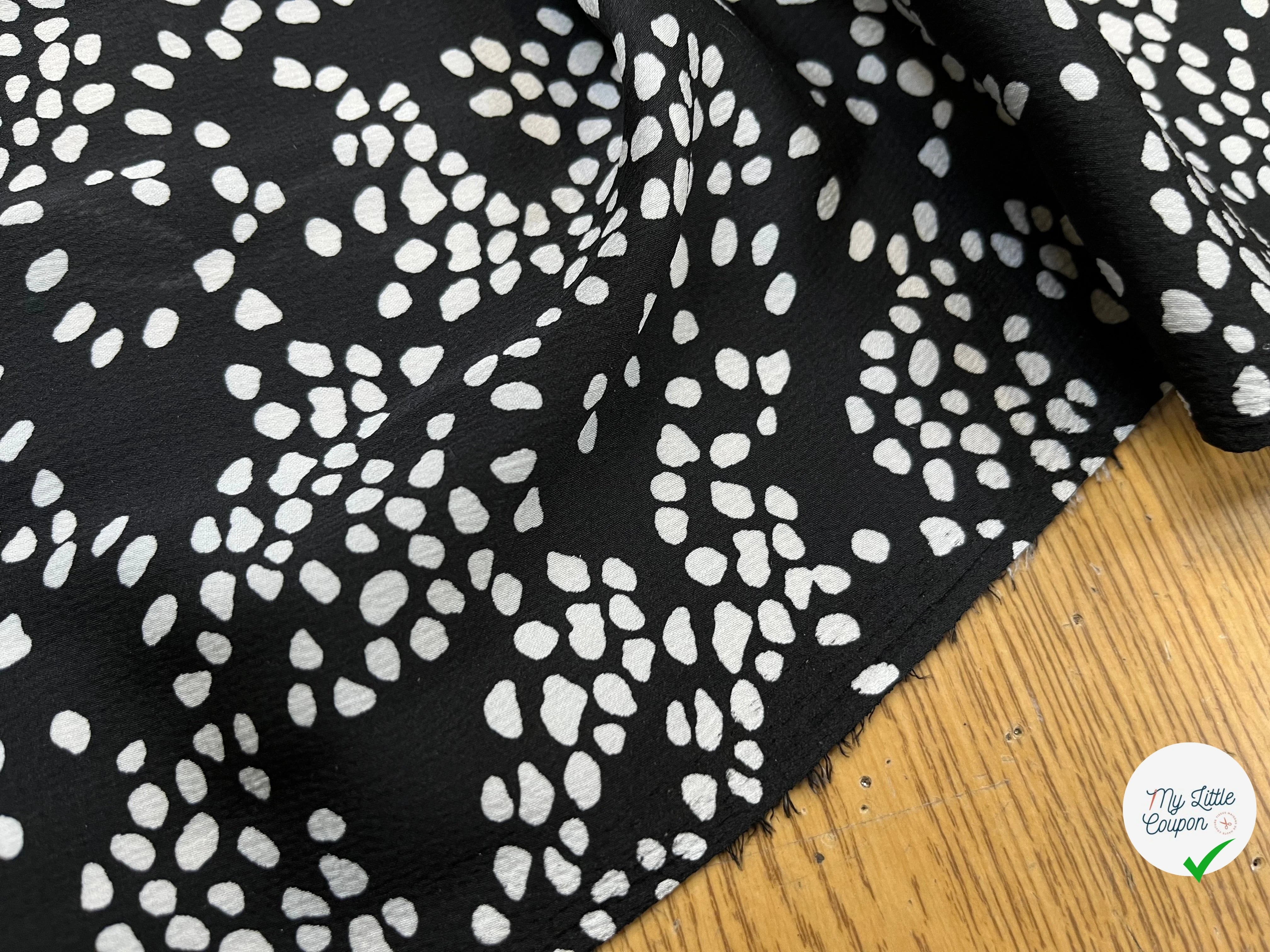 CREPE SATINÉ FOND NOIR POIS BLANC - My Little Coupon
