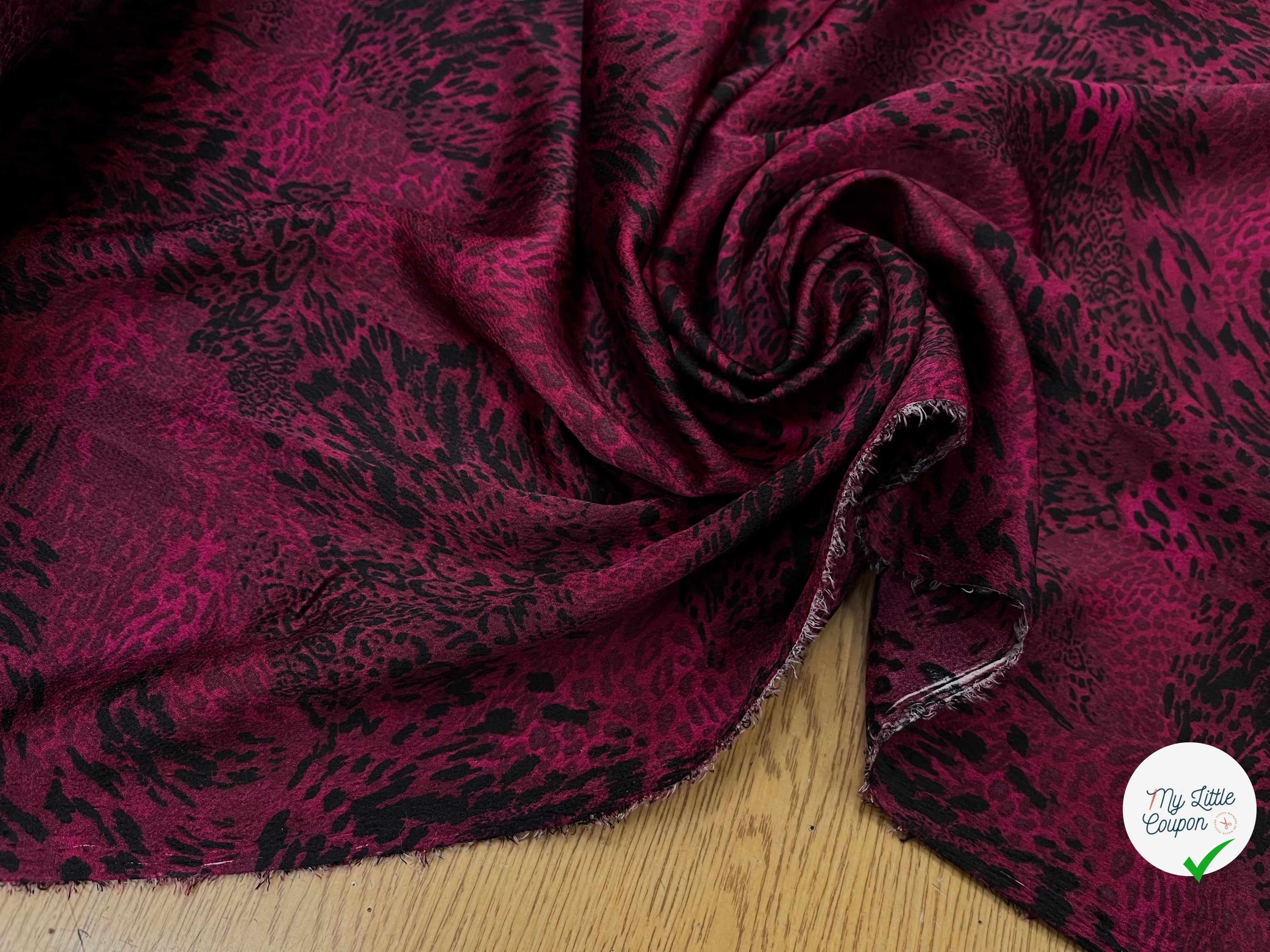 CREPE SATINÉ MOTIF ANIMAL LÉOPARD BORDEAUX - My Little Coupon