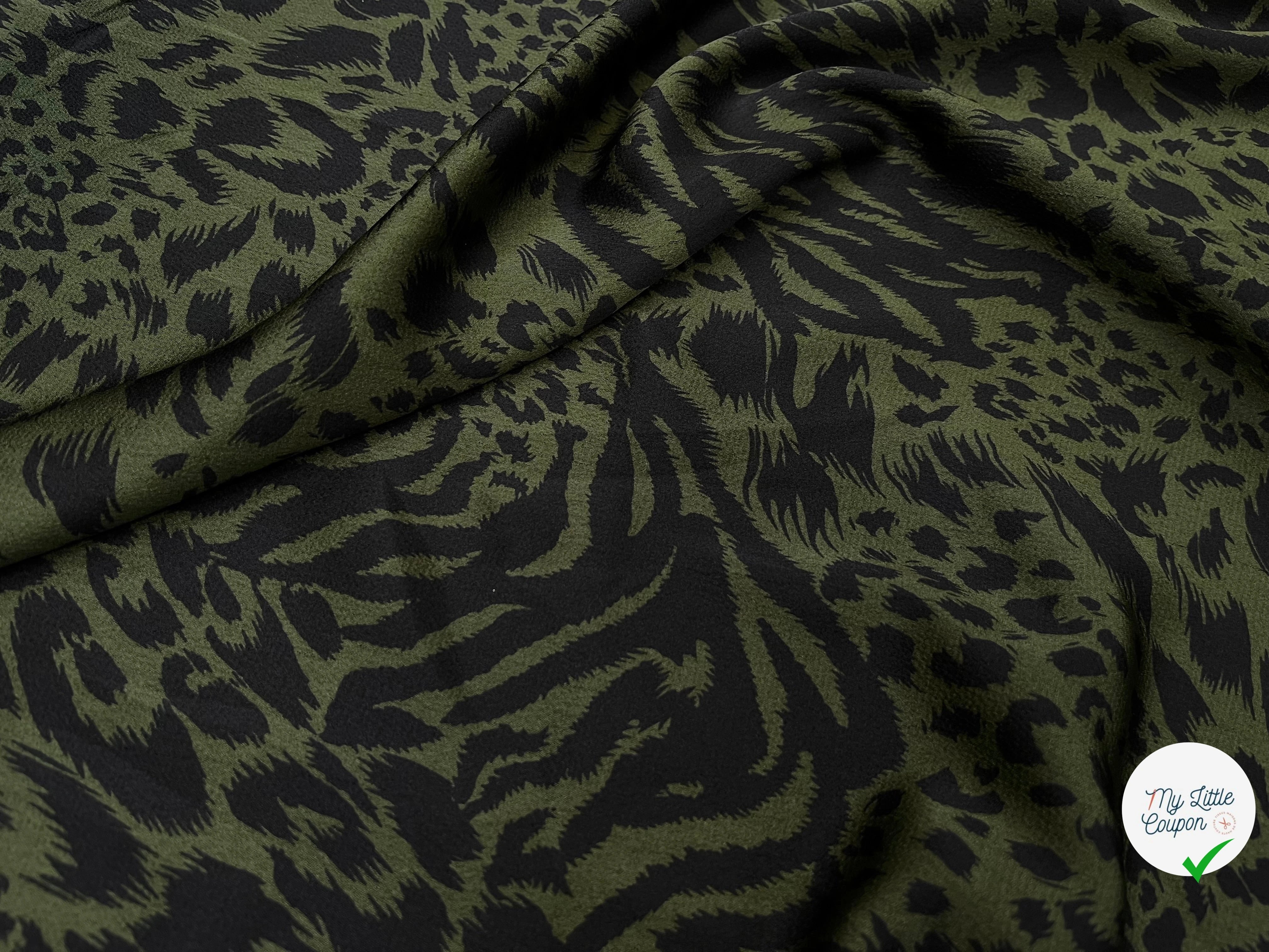 CREPE SATINÉ MOTIF LÉOPARD KAKI - My Little Coupon