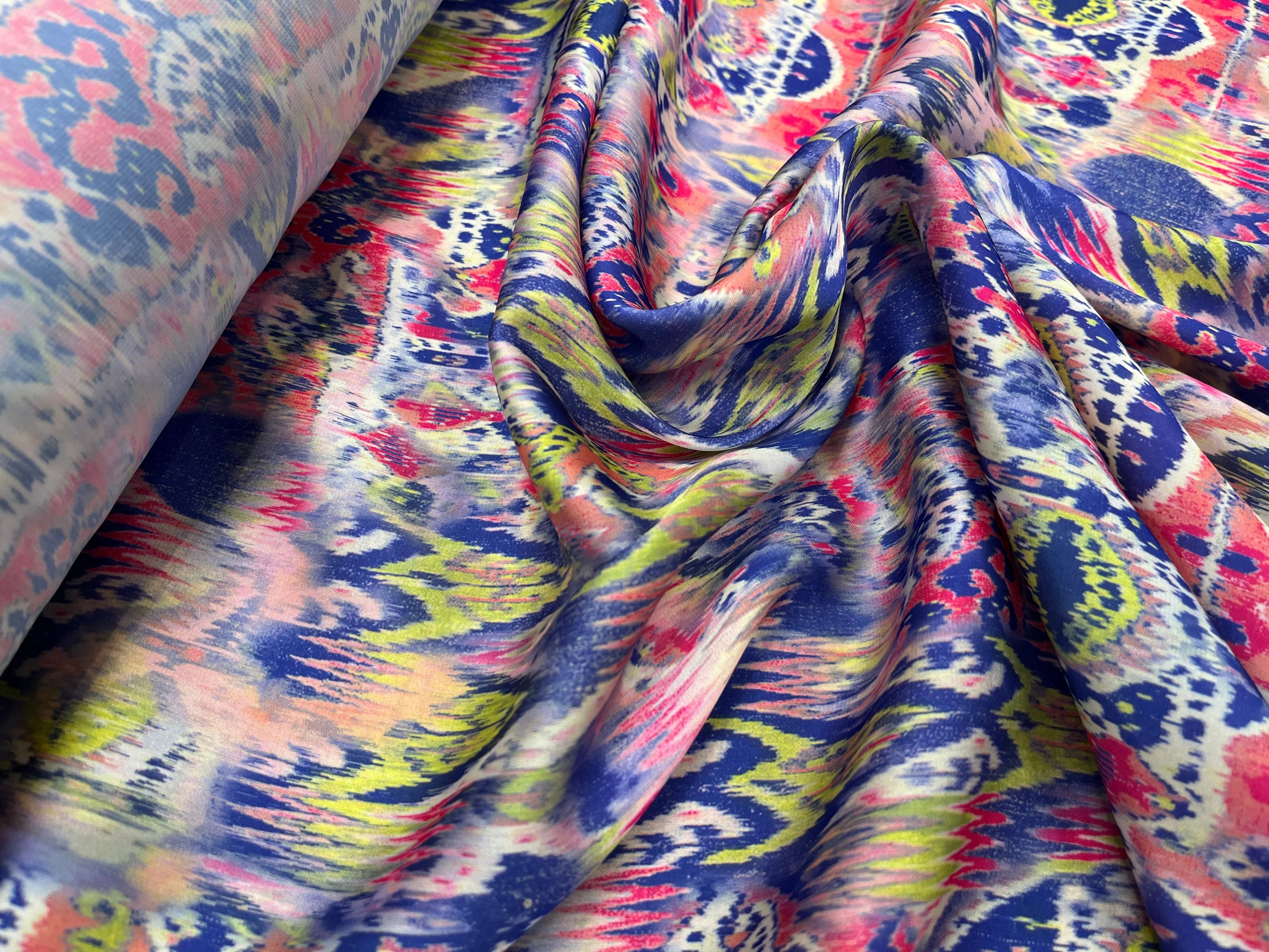 CREPE SATINÉ MOTIF TEMPLE AVEC UN OEIL TIE AND DYE - My Little Coupon