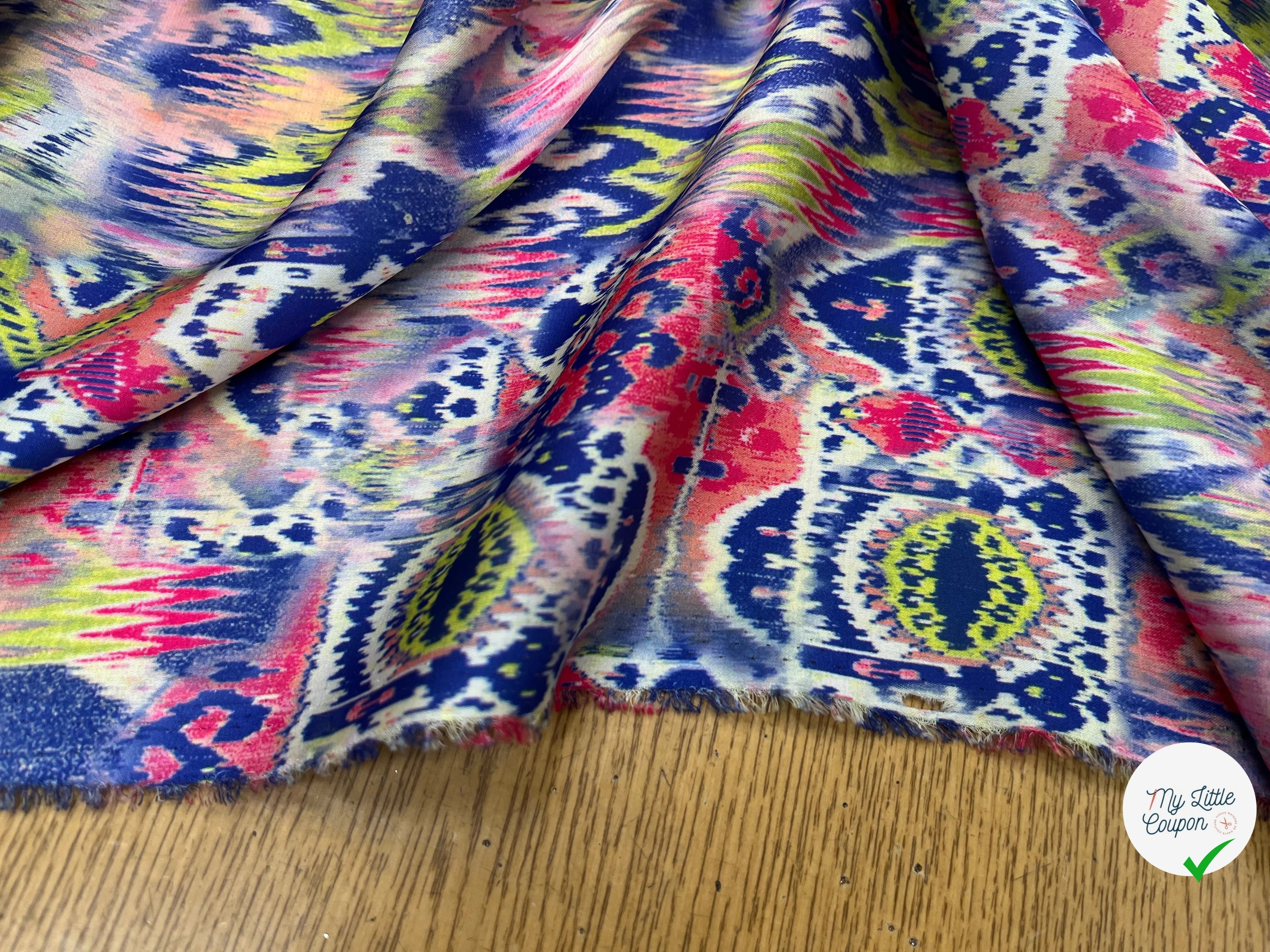 CREPE SATINÉ MOTIF TEMPLE AVEC UN OEIL TIE AND DYE - My Little Coupon