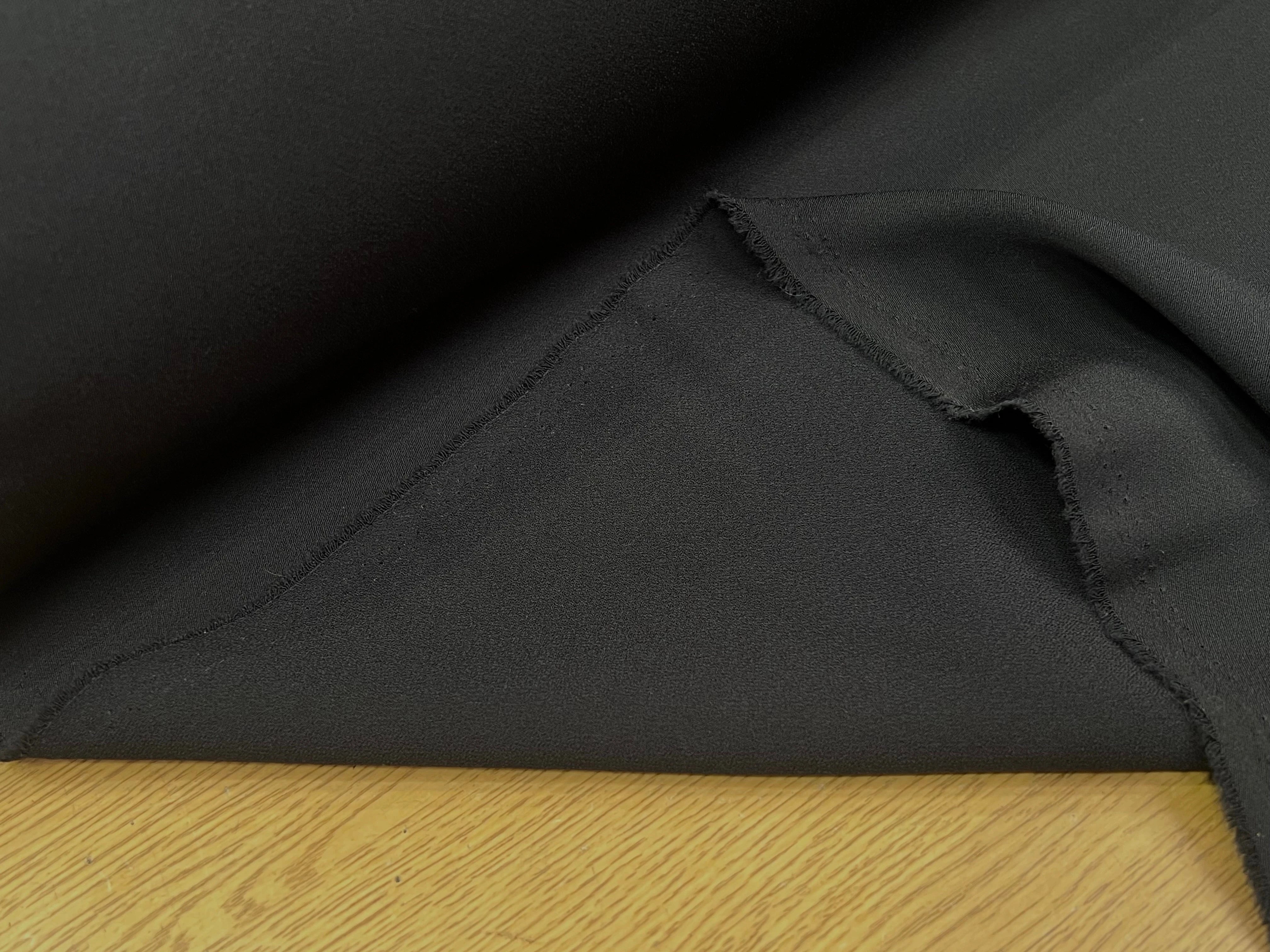 CREPE SEMI-LOURD FLUIDE NOIR LÉGÈREMENT SATINÉ 145CM - My Little Coupon