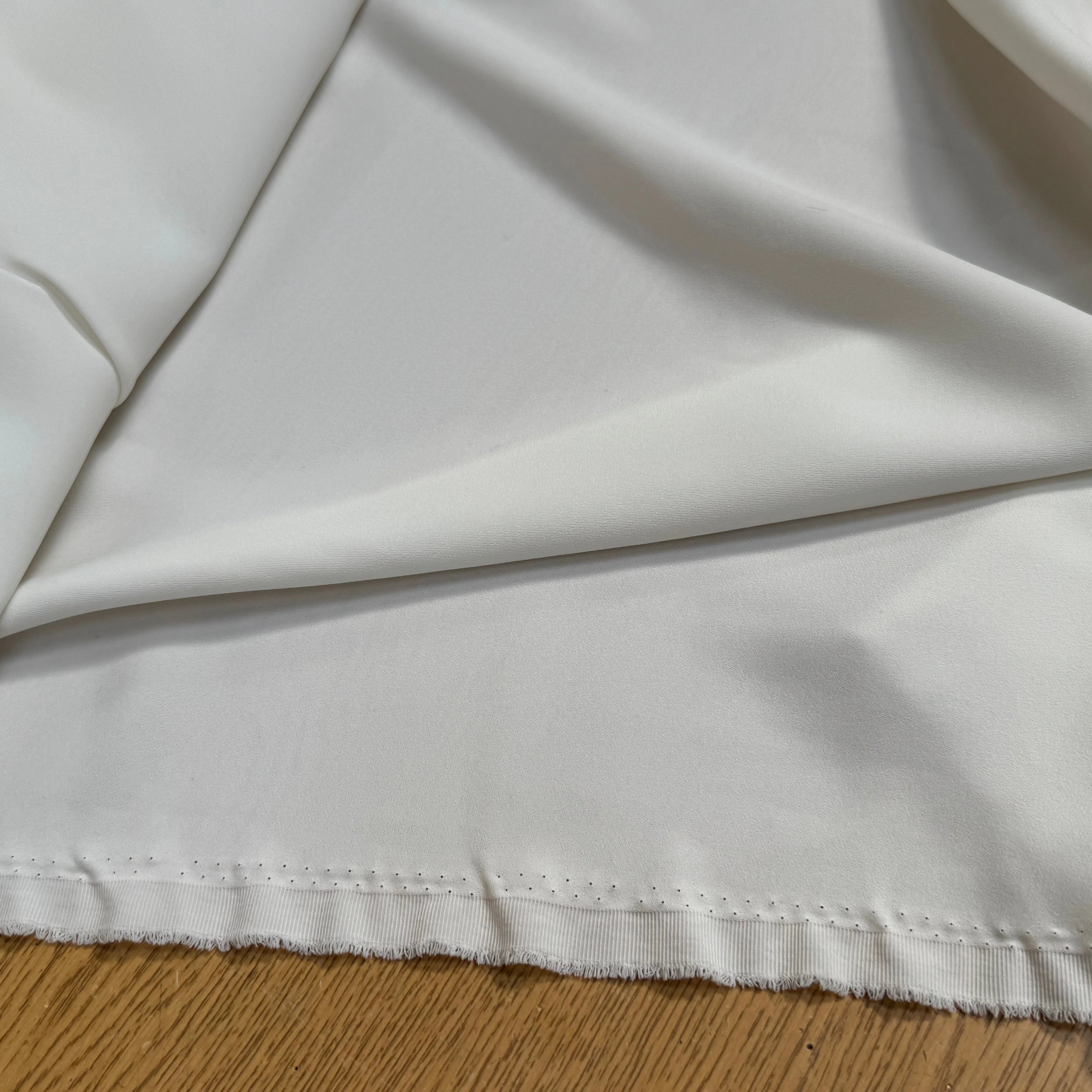 CREPE SEMI-LOURD STRETCH BLANC CASSÉ SUPER TOMBÉ - My Little Coupon