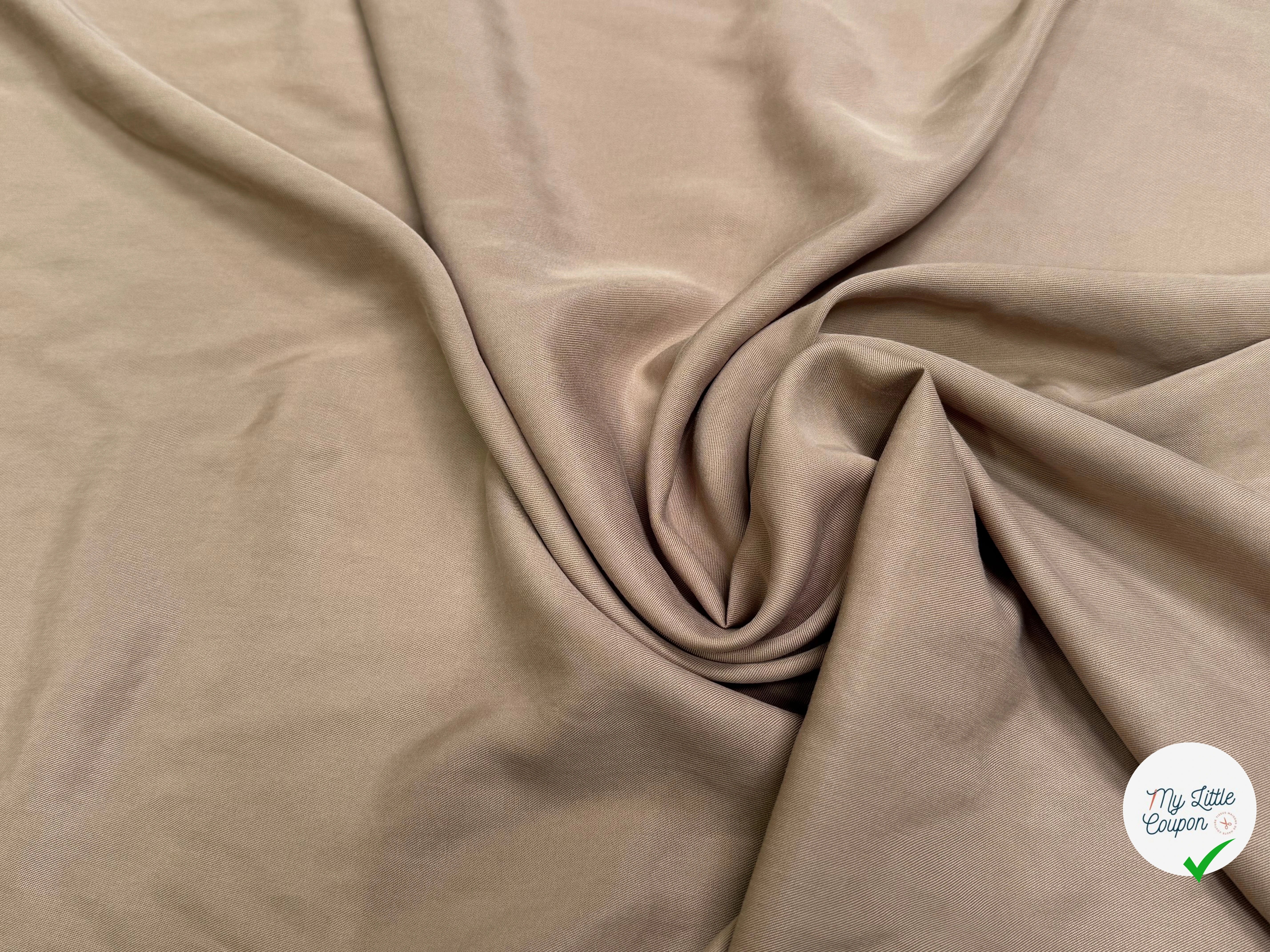 CREPE SERGÉ VISCOSE FLUIDE TAUPE ASPECT PEAU DE PÊCHE - My Little Coupon
