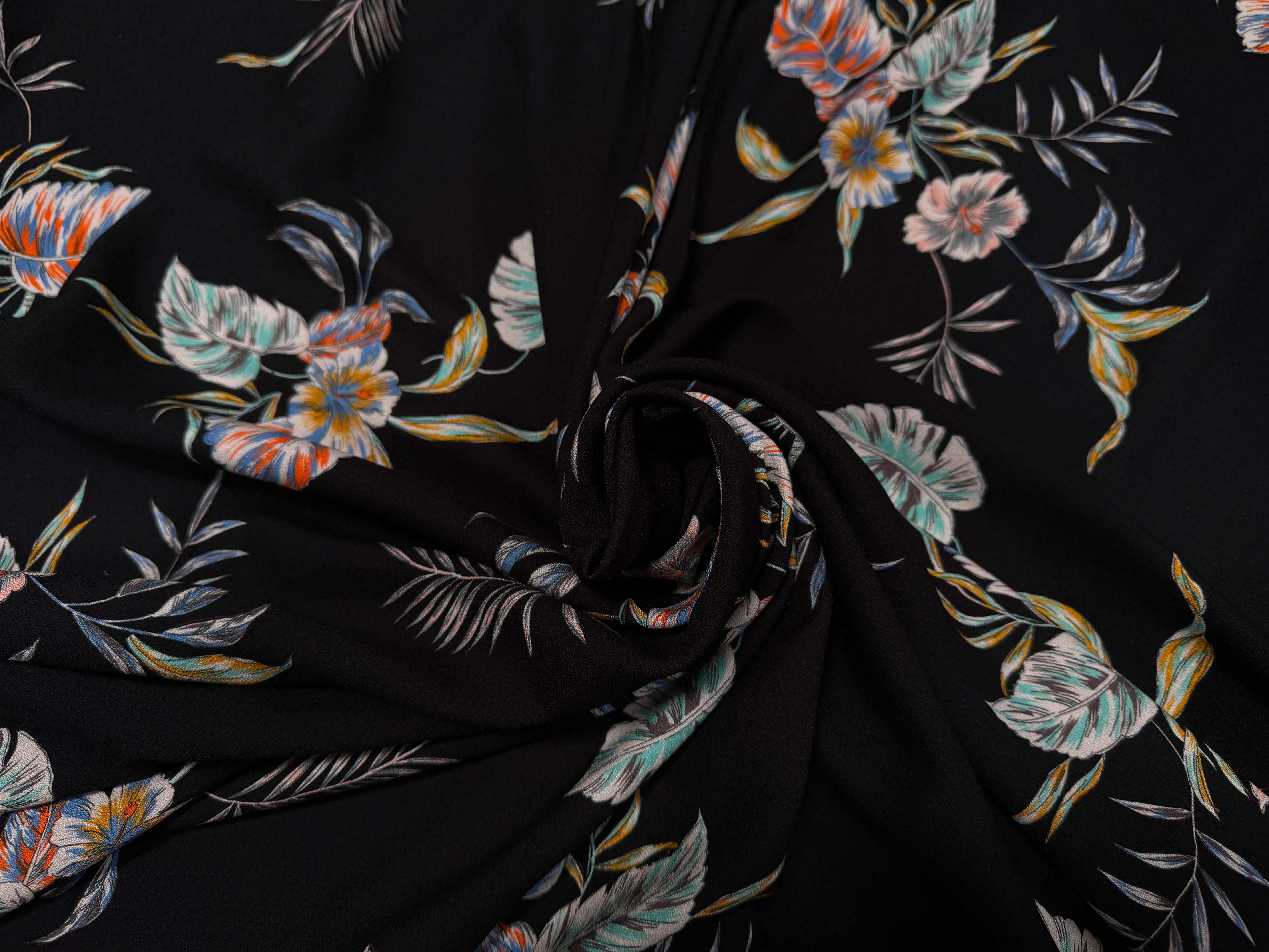 CREPE TESSUTO 100%VISCOSE FOND NOIR AVEC FEUILLES - My Little Coupon