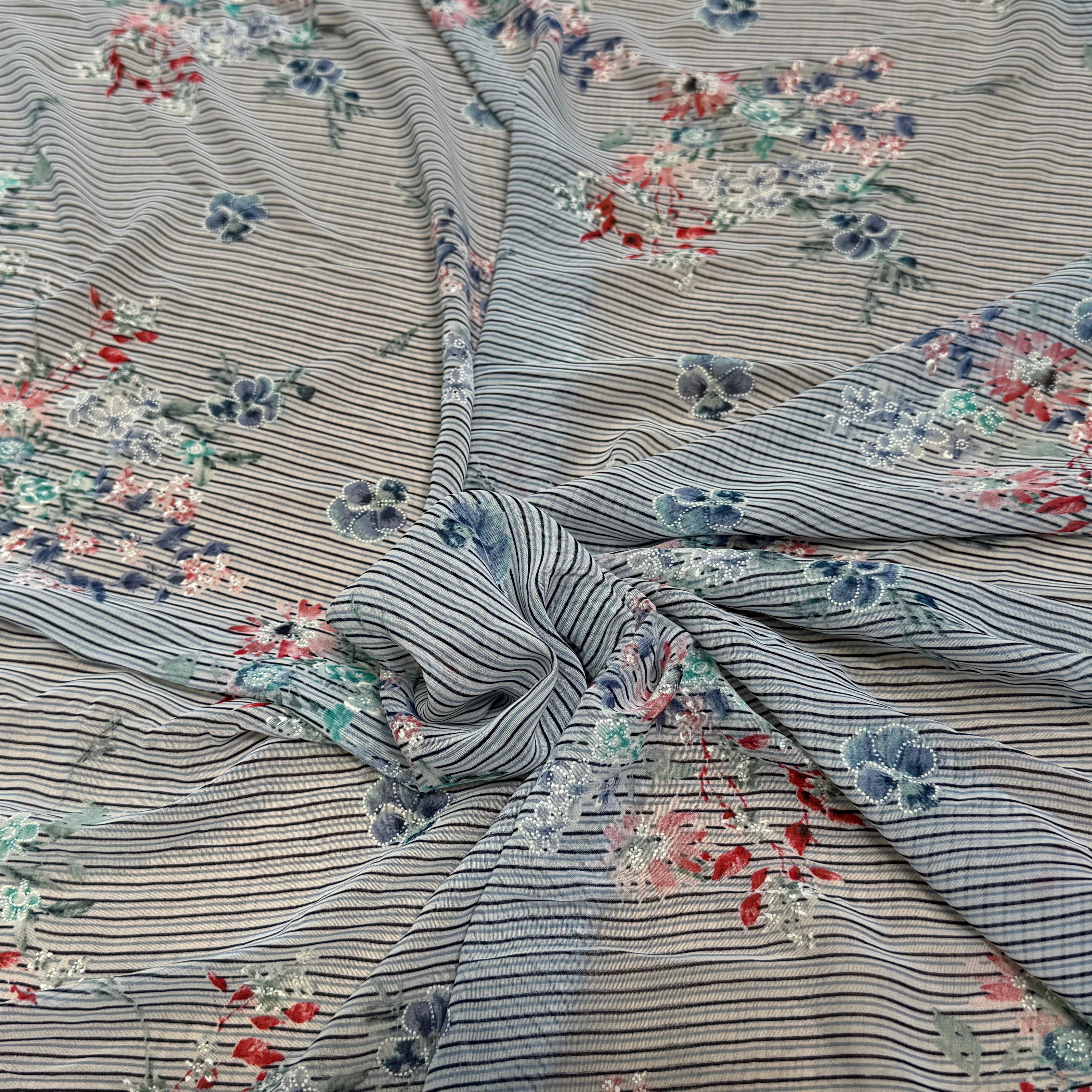 CREPE ULTRA FIN FOND BLANC À RAYURES MOTIFS FLORAUX BLEUS - My Little Coupon