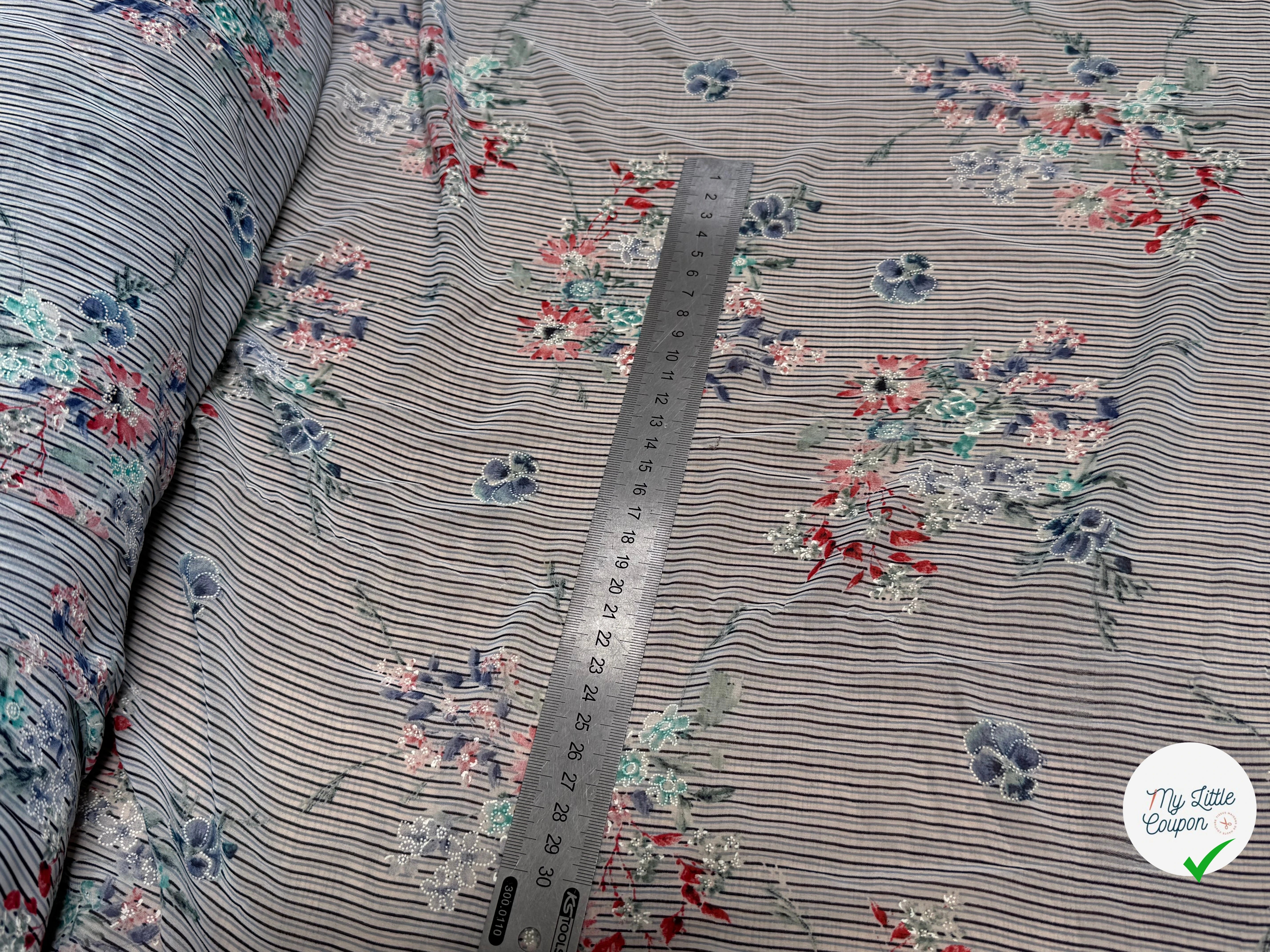 CREPE ULTRA FIN FOND BLANC À RAYURES MOTIFS FLORAUX BLEUS - My Little Coupon