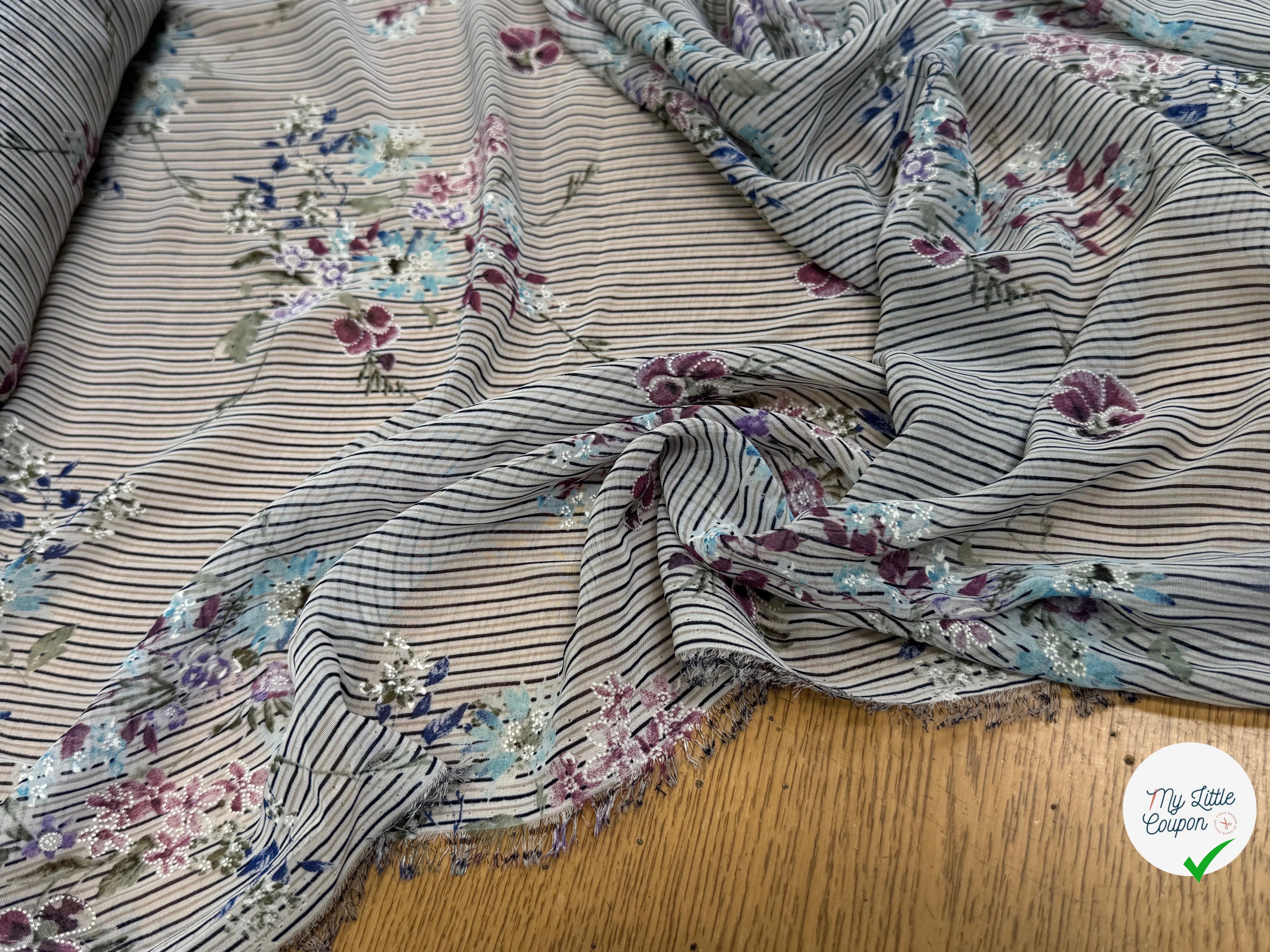 CREPE ULTRA FIN FOND BLANC À RAYURES MOTIFS FLORAUX VIOLET - My Little Coupon