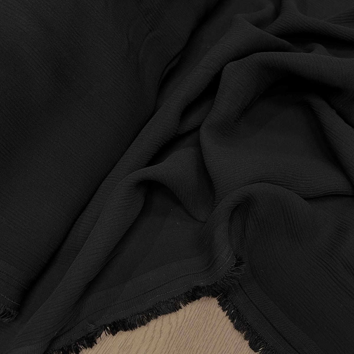 CREPE VISCOSE CHIC TOMBÉ FAÇON PLISSÉE NOIR 100% VISCOSE - My Little Coupon