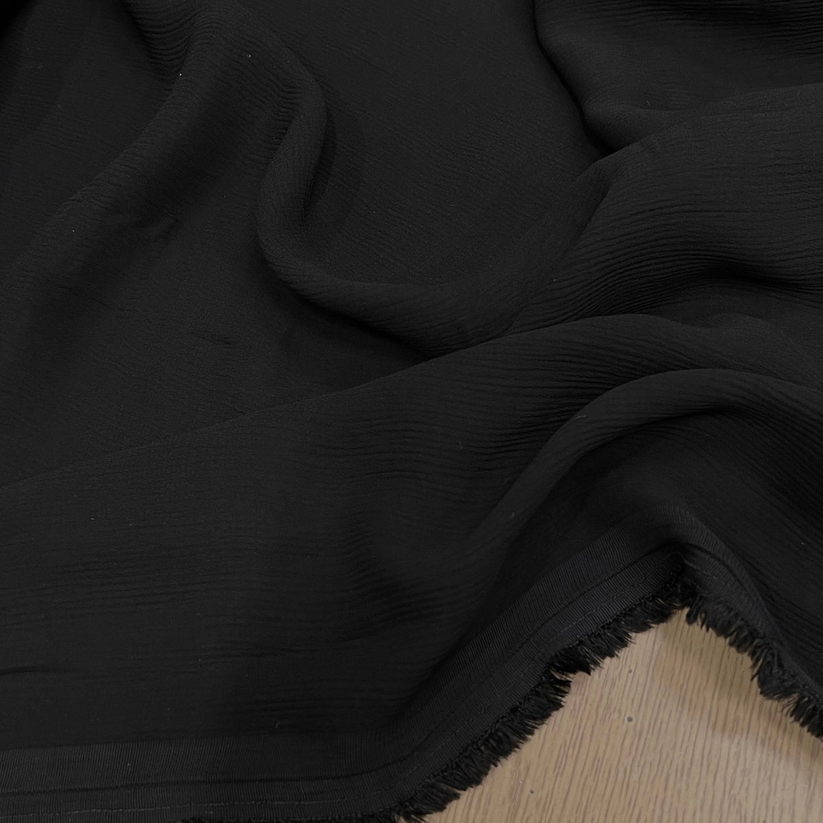 CREPE VISCOSE CHIC TOMBÉ FAÇON PLISSÉE NOIR 100% VISCOSE - My Little Coupon