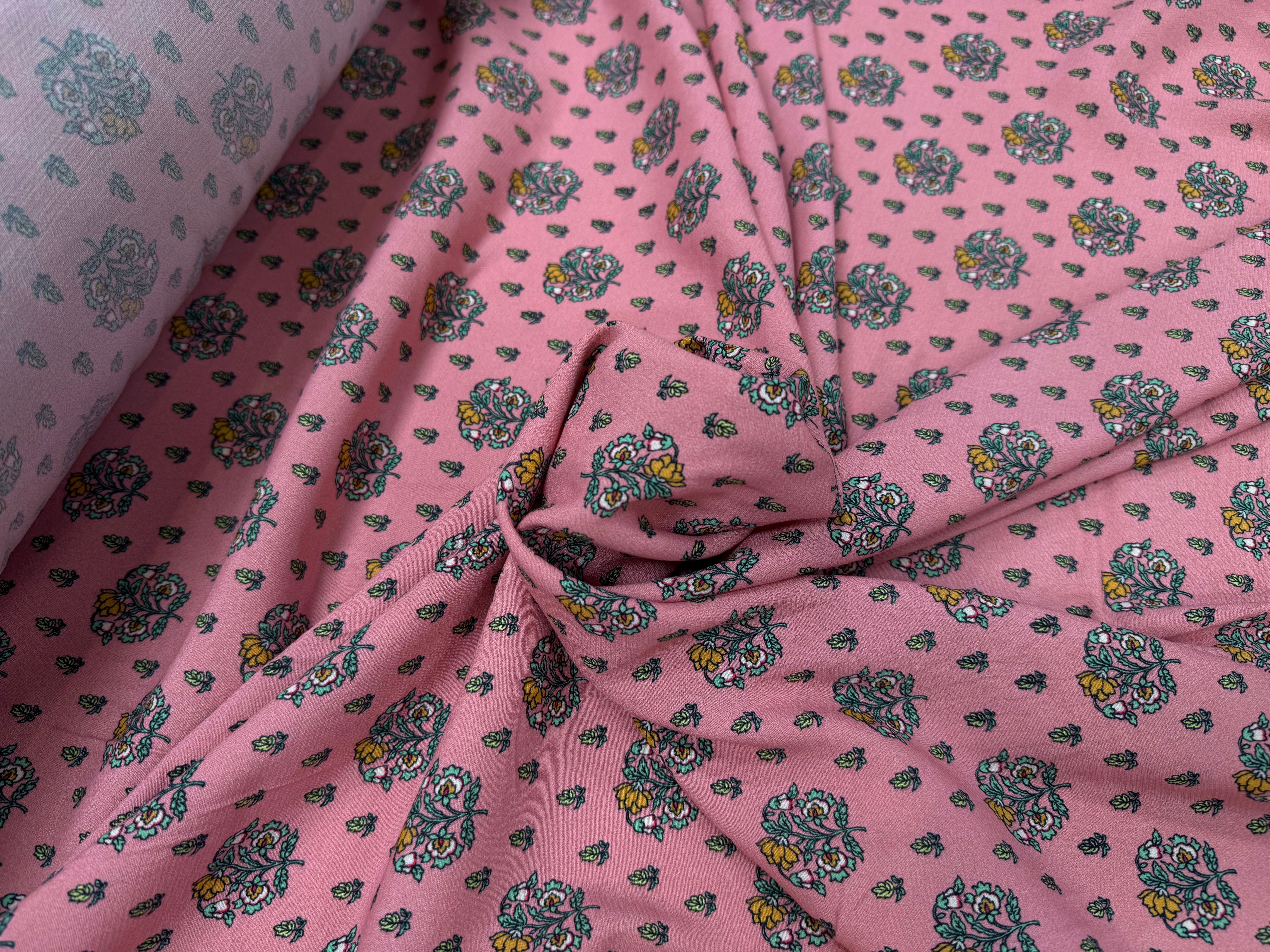 CRÊPE VISCOSE FOND ROSE MOTIFS FLEURS DESSIN VERT - My Little Coupon