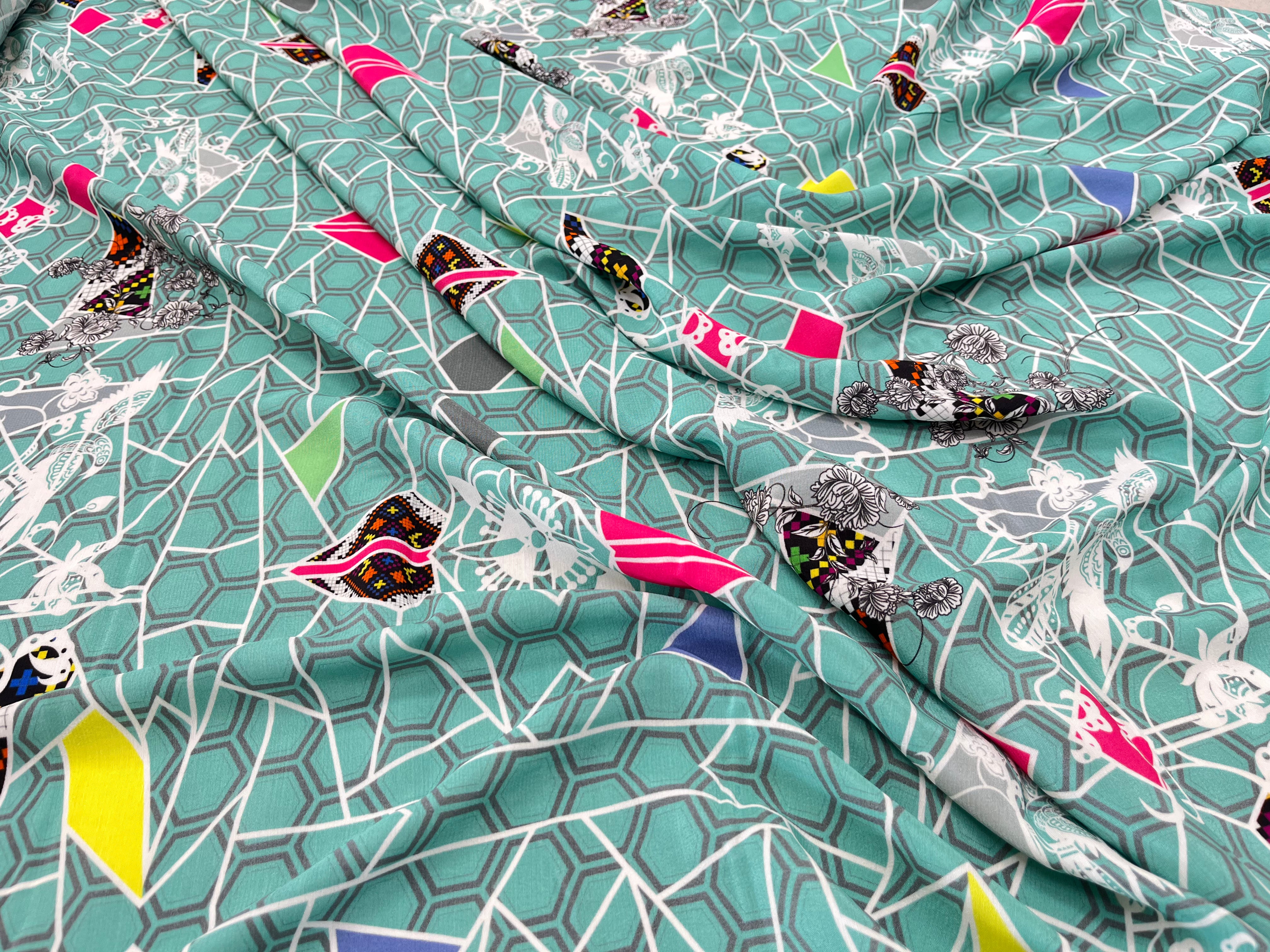 CREPE VISCOSE GÉOMETRIQUE VERT FORMES MULTICOLORES - My Little Coupon