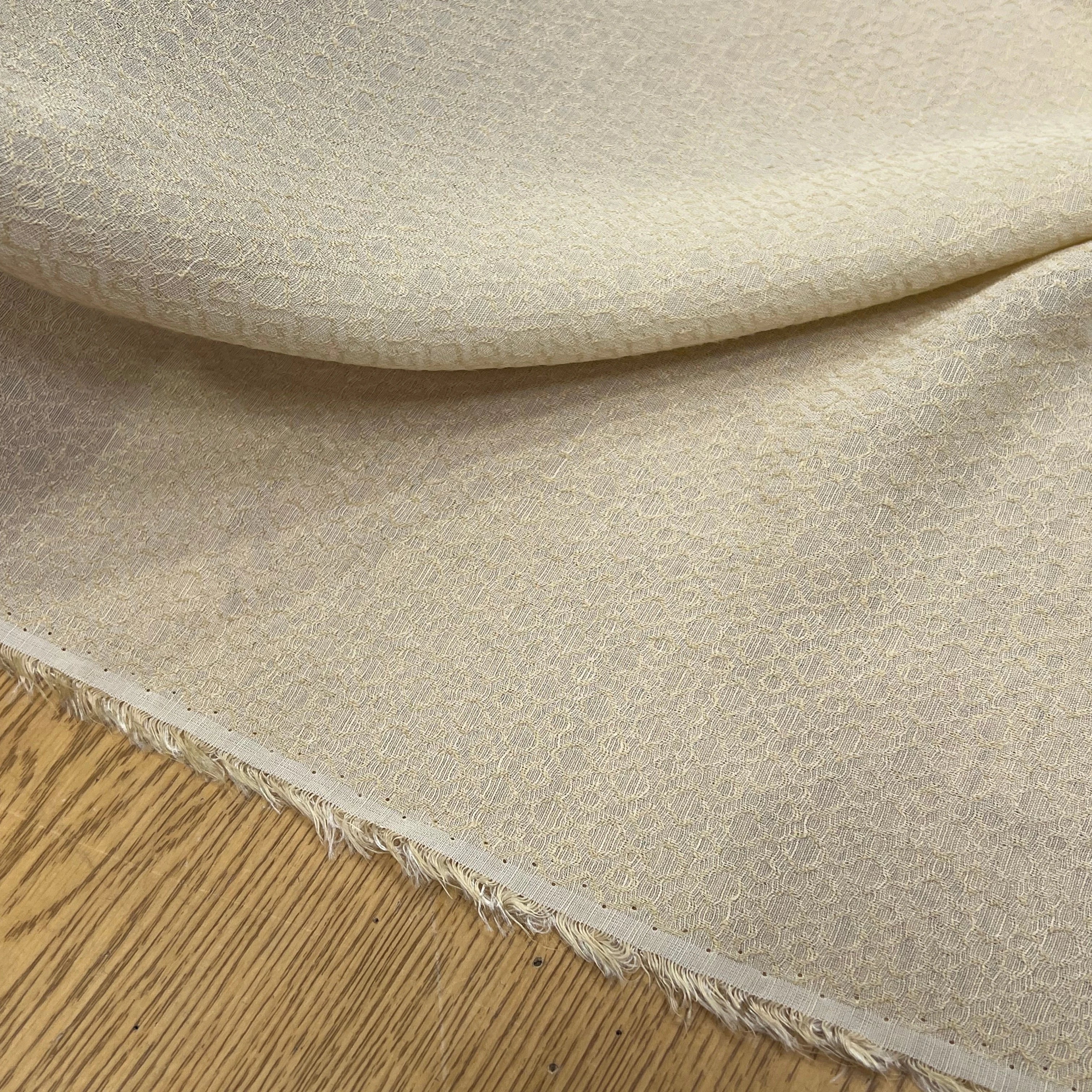 CREPE VISCOSE JACQUARD MOTIF GÉOMETRIQUE COQUILLE DOFFE - My Little Coupon