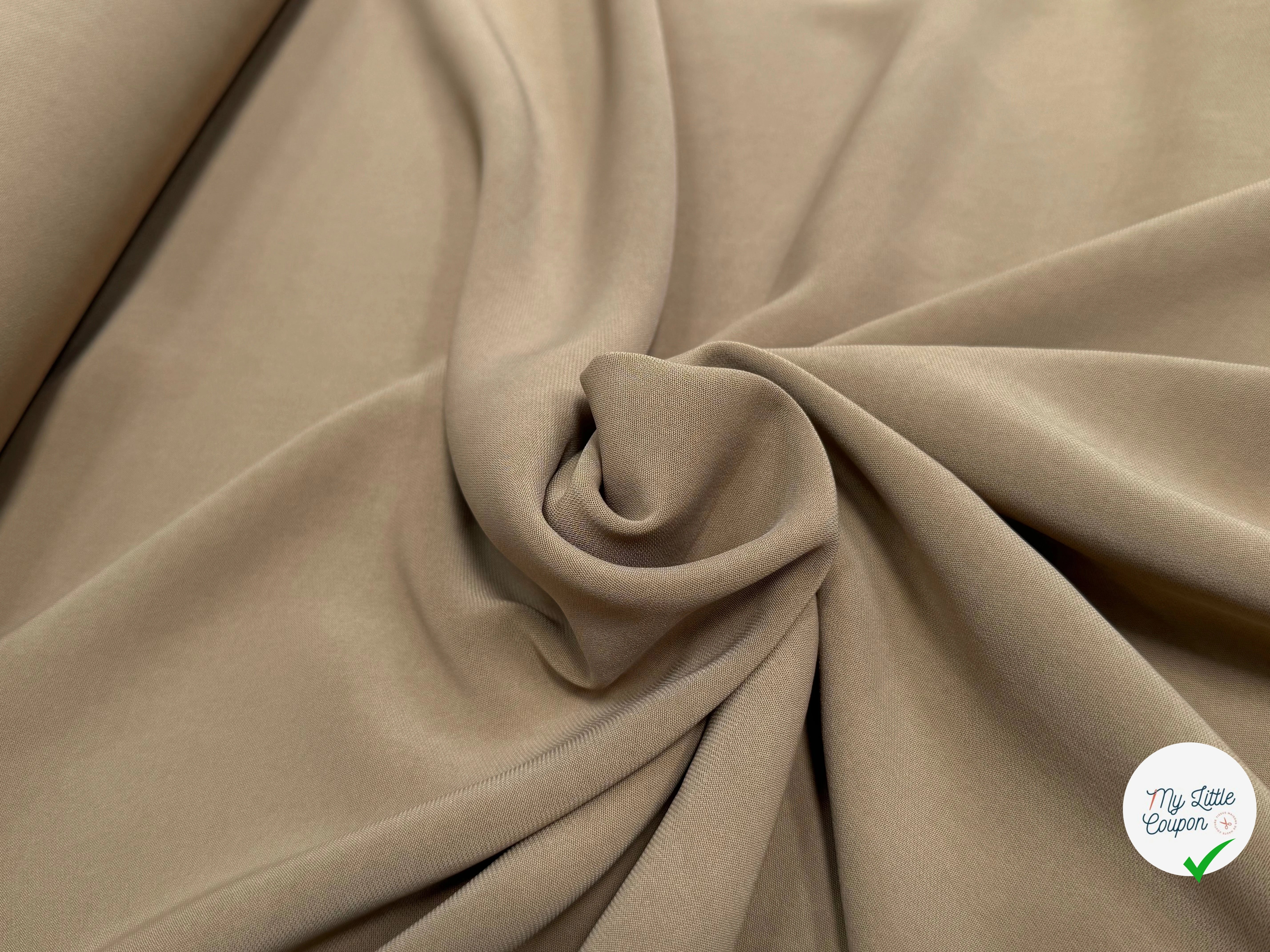 CREPE VISCOSE LÉGÈREMENT STRETCH BEAU TOMBÉ LIGHT TAUPE - My Little Coupon