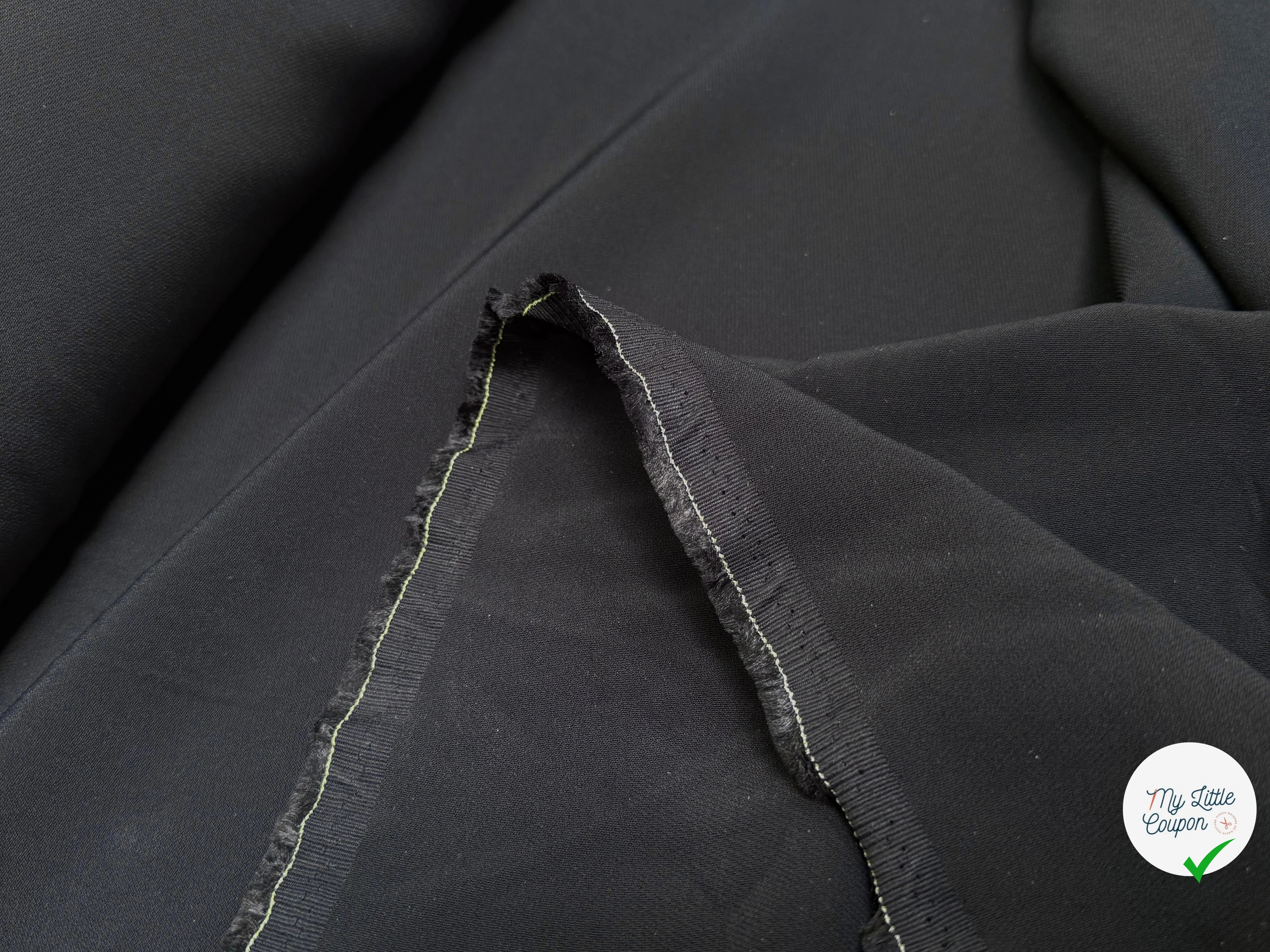 CREPE VISCOSE LOURD TRÈS BEAU TOMBÉ NOIR TRÈS LÉGÈREMENT SATINÉ - My Little Coupon
