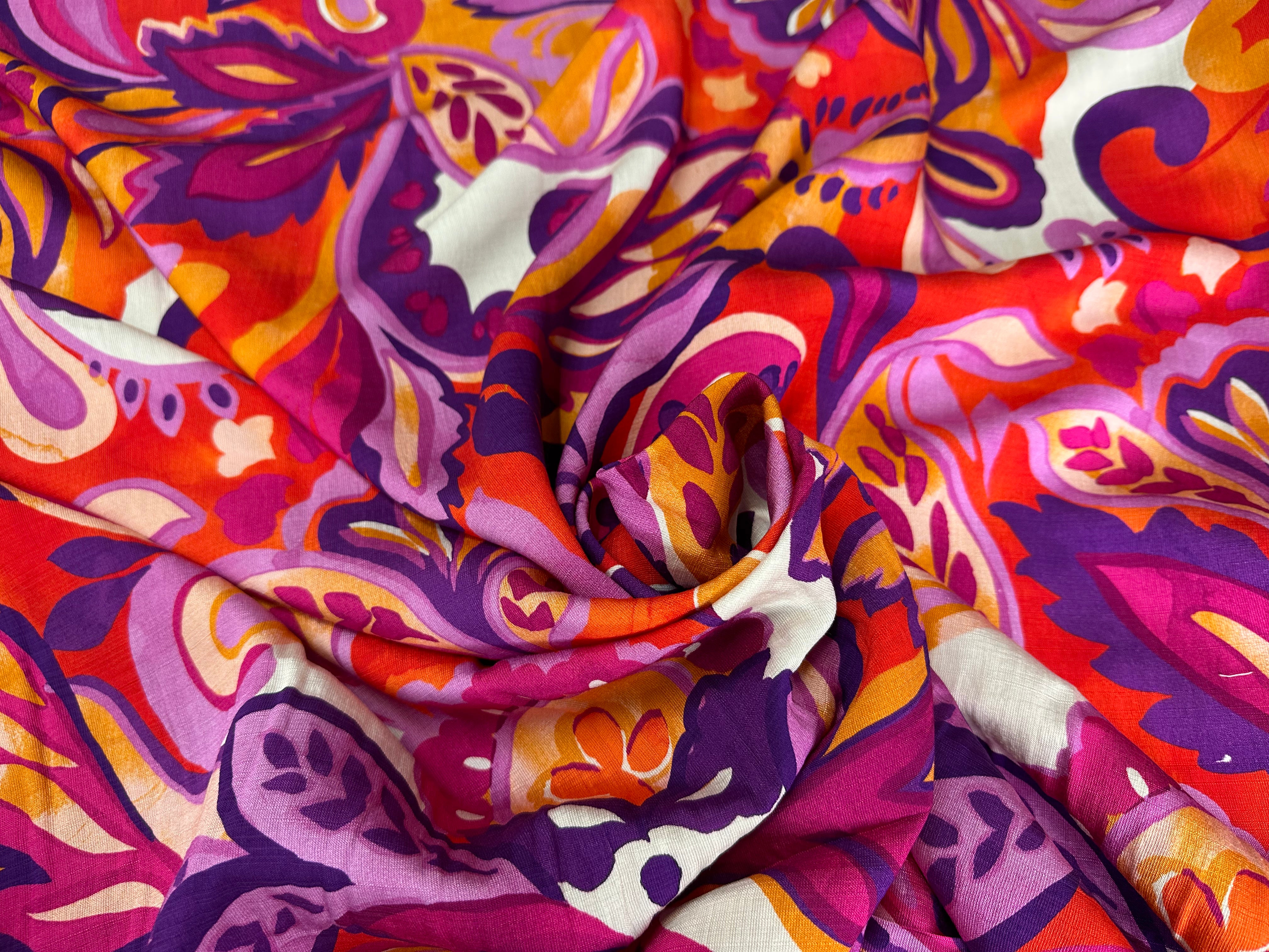 CREPE VISCOSE MELANGÉE SUPERBE FLEURS ENFLAMMÉES - My Little Coupon