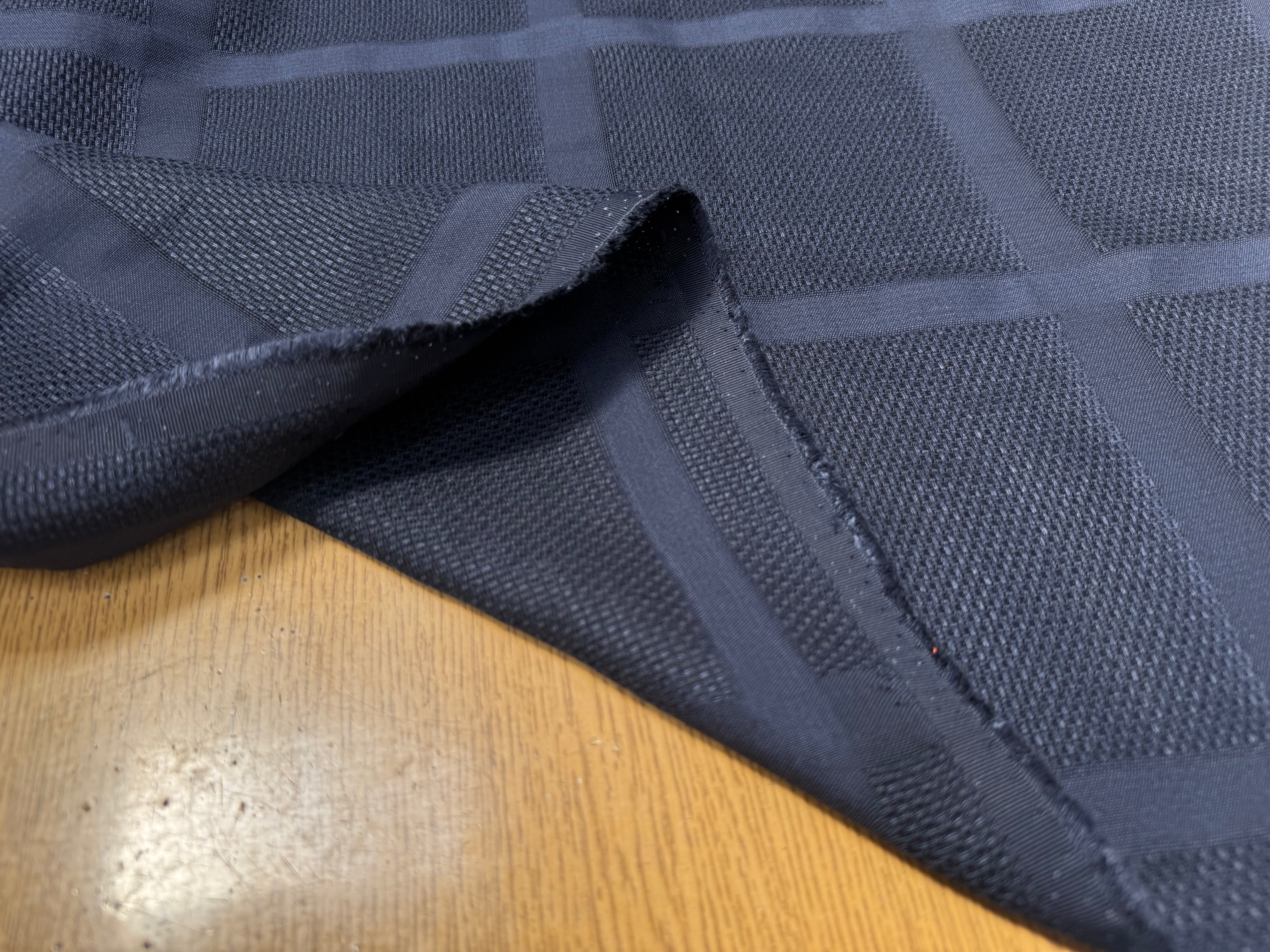 (Chute) COTON ARMURÉ BLEU NAVY MOTIFS CARREAUX TONS SUR TONS - My Little Coupon