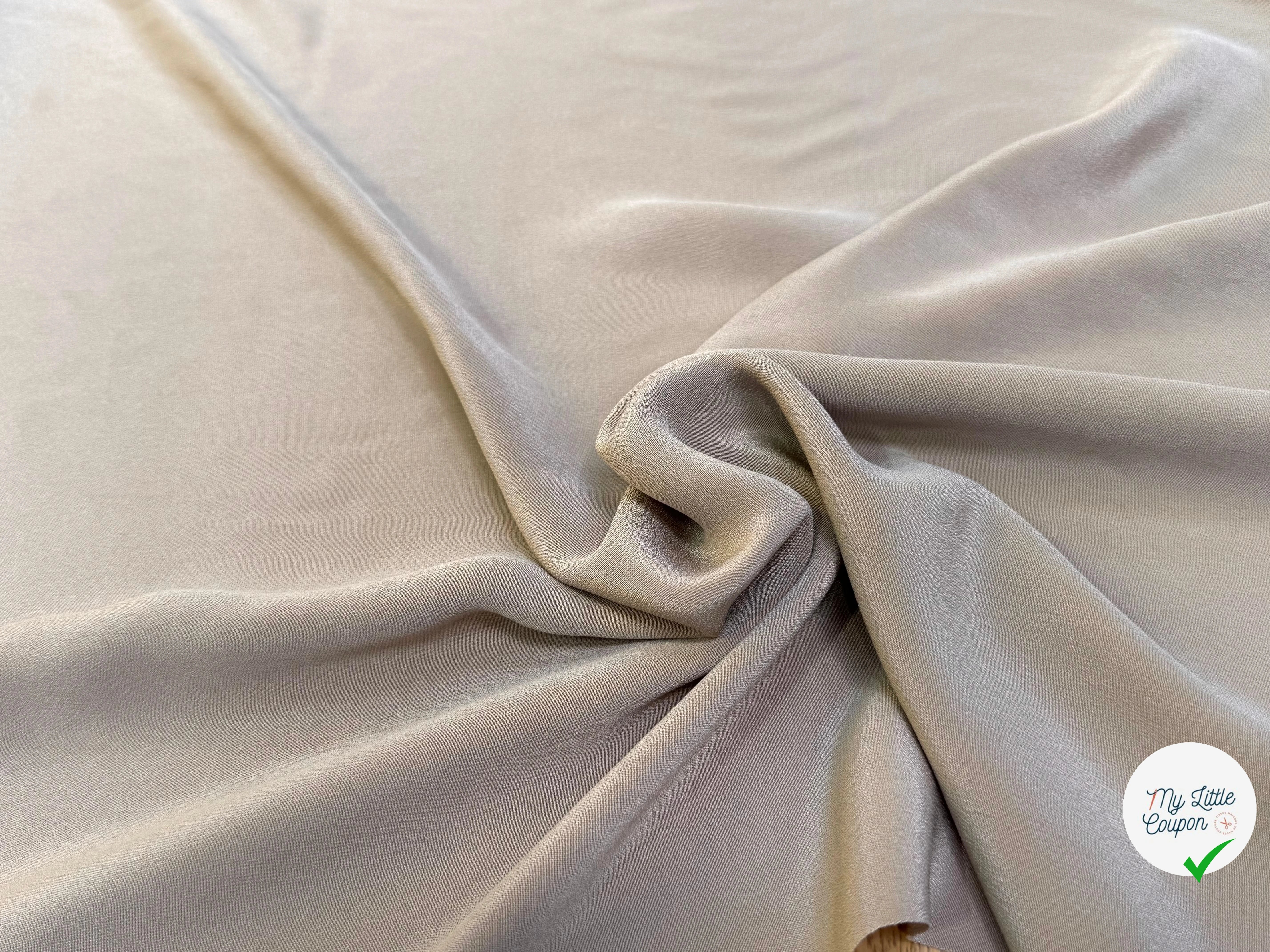 (Chute) CREPE DE SOIE FLUIDE STRETCH LÉGÈREMENT SATINÉ CAFÉ AU LAIT - My Little Coupon