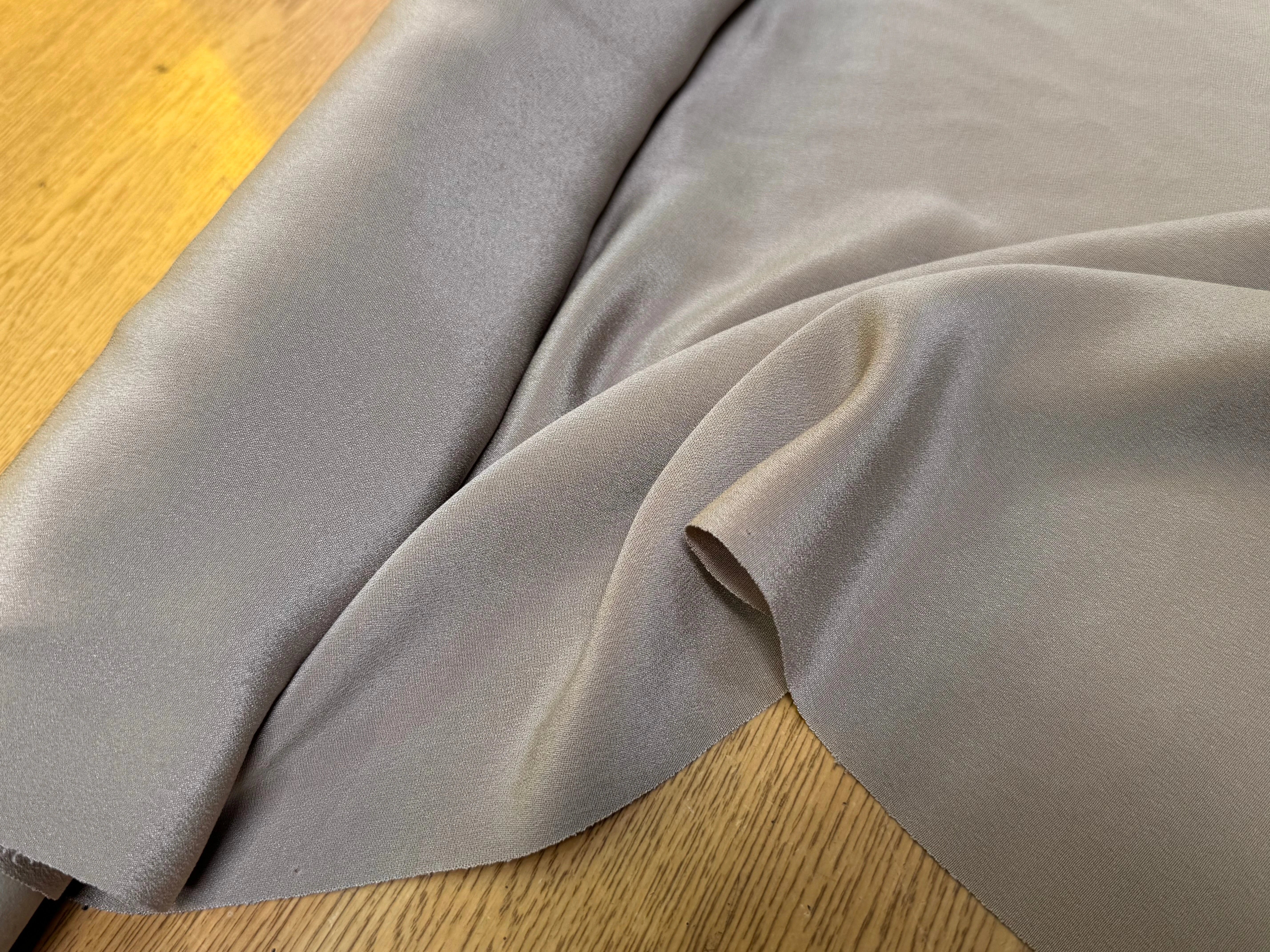 (Chute) CREPE DE SOIE FLUIDE STRETCH LÉGÈREMENT SATINÉ CAFÉ AU LAIT - My Little Coupon