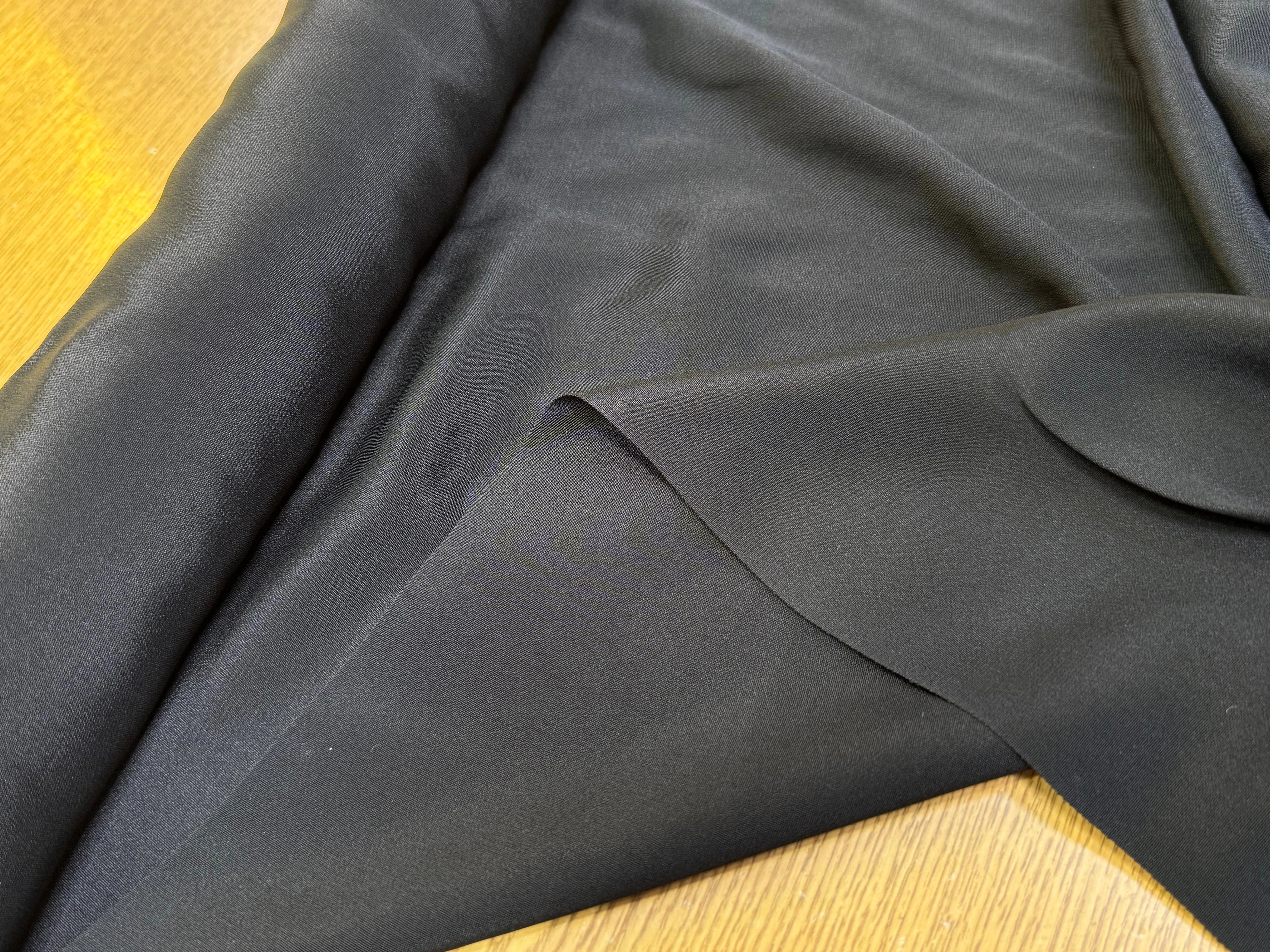 (Chute) CREPE DE SOIE FLUIDE STRETCH LÉGÈREMENT SATINÉ NOIR - My Little Coupon
