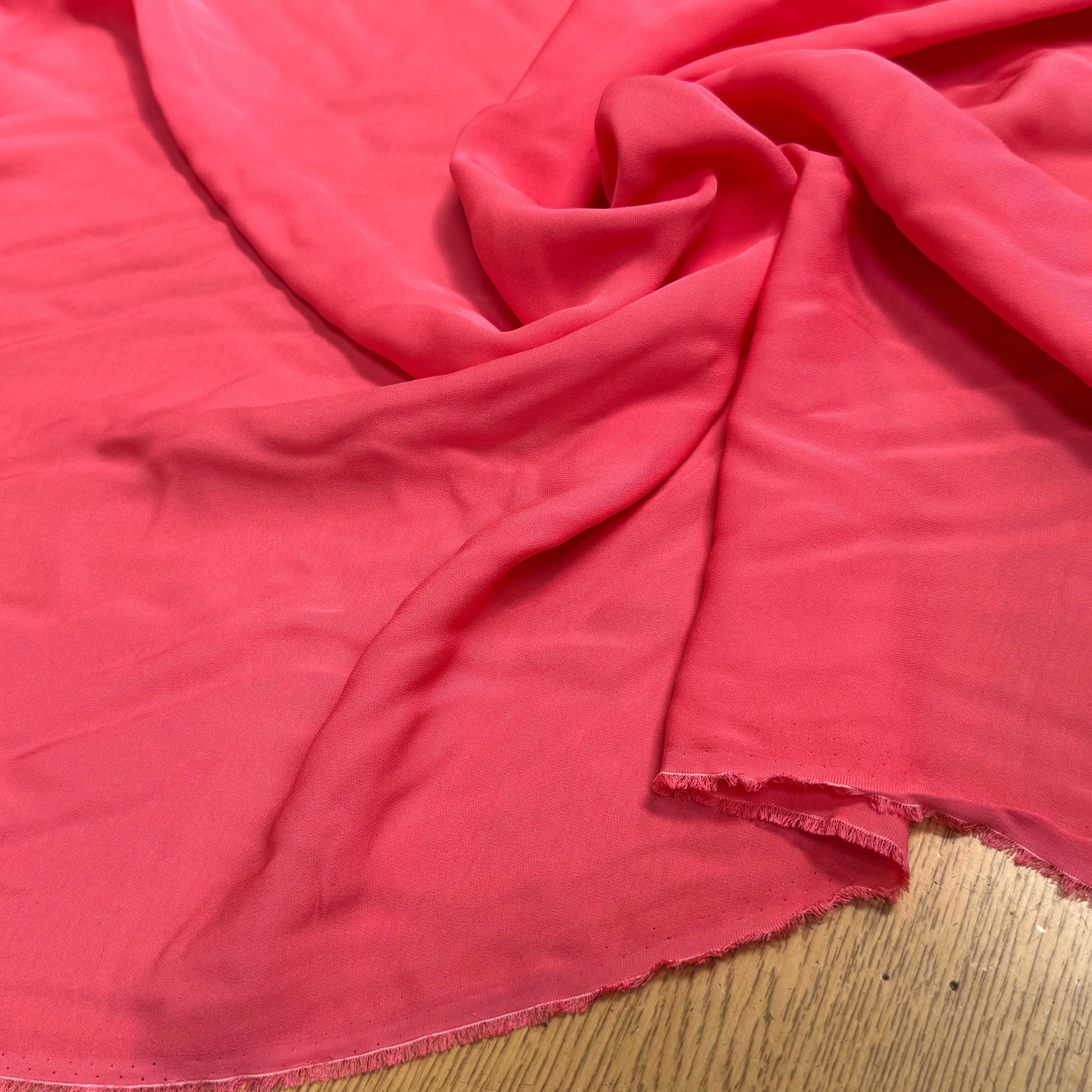 (Chute) CREPE DE SOIE LÉGÈREMENT SATINÉ ROSE CORAIL - My Little Coupon
