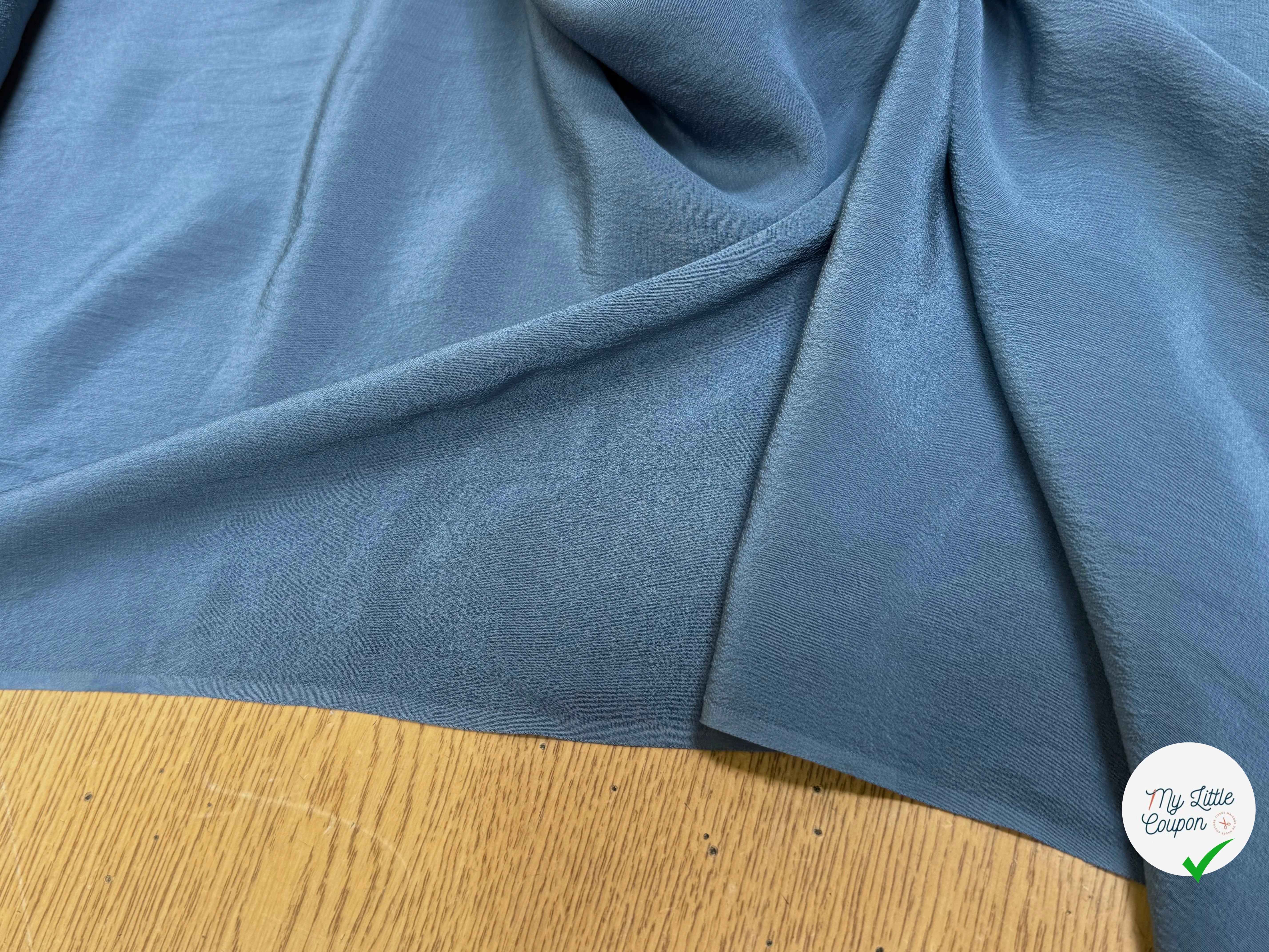 (Chute) CREPE DE SOIE SATINÉ BLEU GRISÉ LÉGÈREMENT STRETCH - My Little Coupon