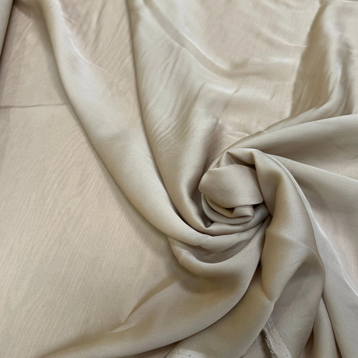 (Chute) CREPE ENVERS SATIN SOIE BEIGE TRÈS FLUIDE - My Little Coupon