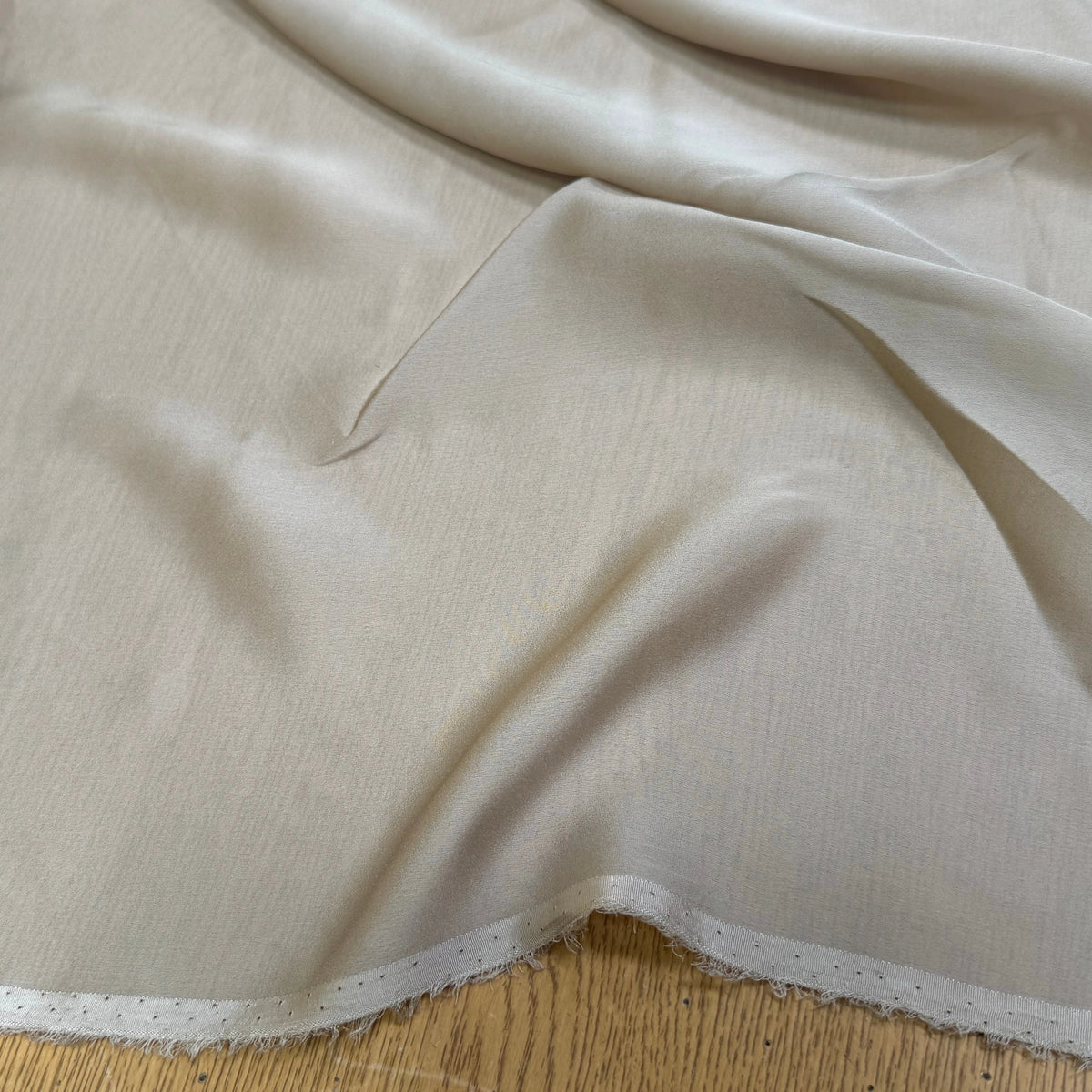(Chute) CREPE ENVERS SATIN SOIE BEIGE TRÈS FLUIDE - My Little Coupon