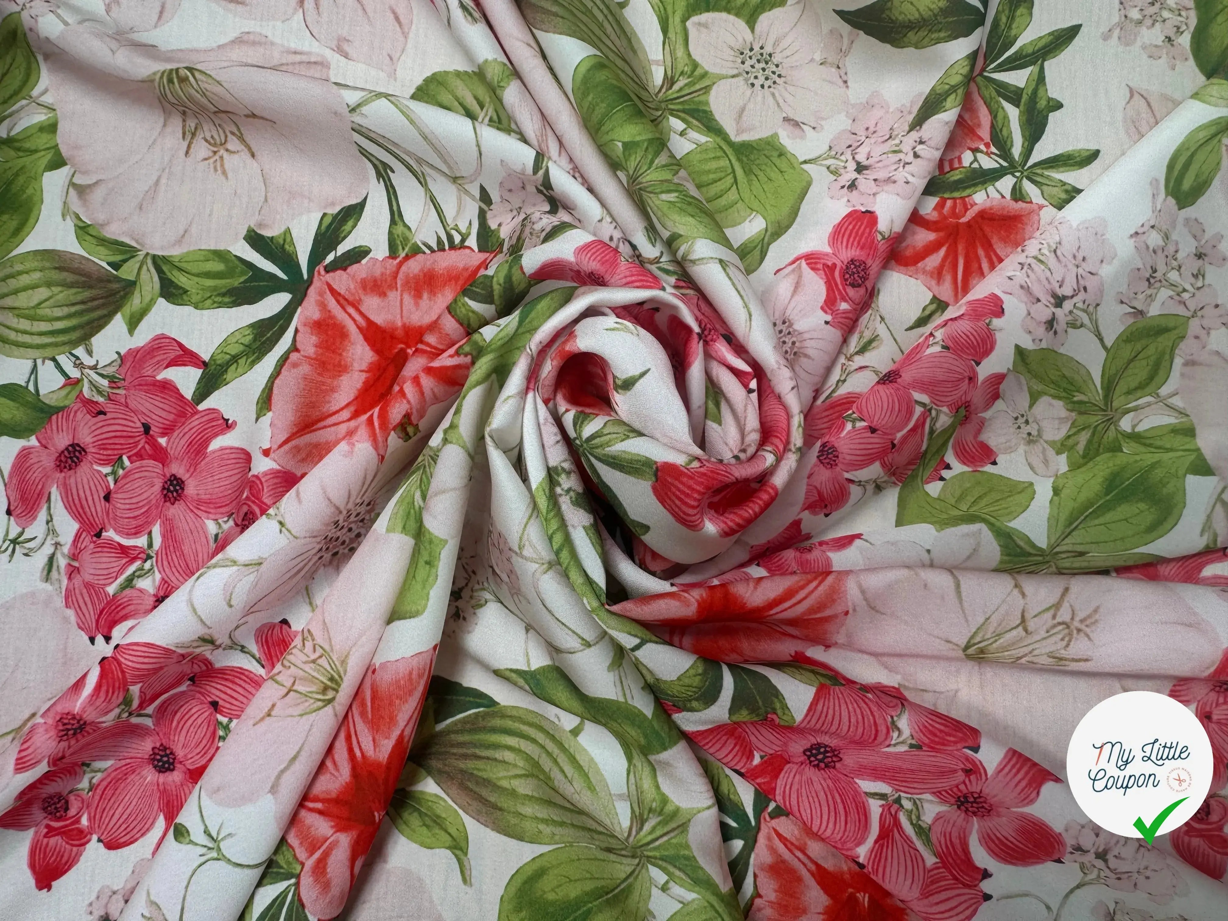 CREPE SATINÉ FOND BLANC MOTIF FLEURS ROSE ET FEUILLES VERTE - My Little Coupon