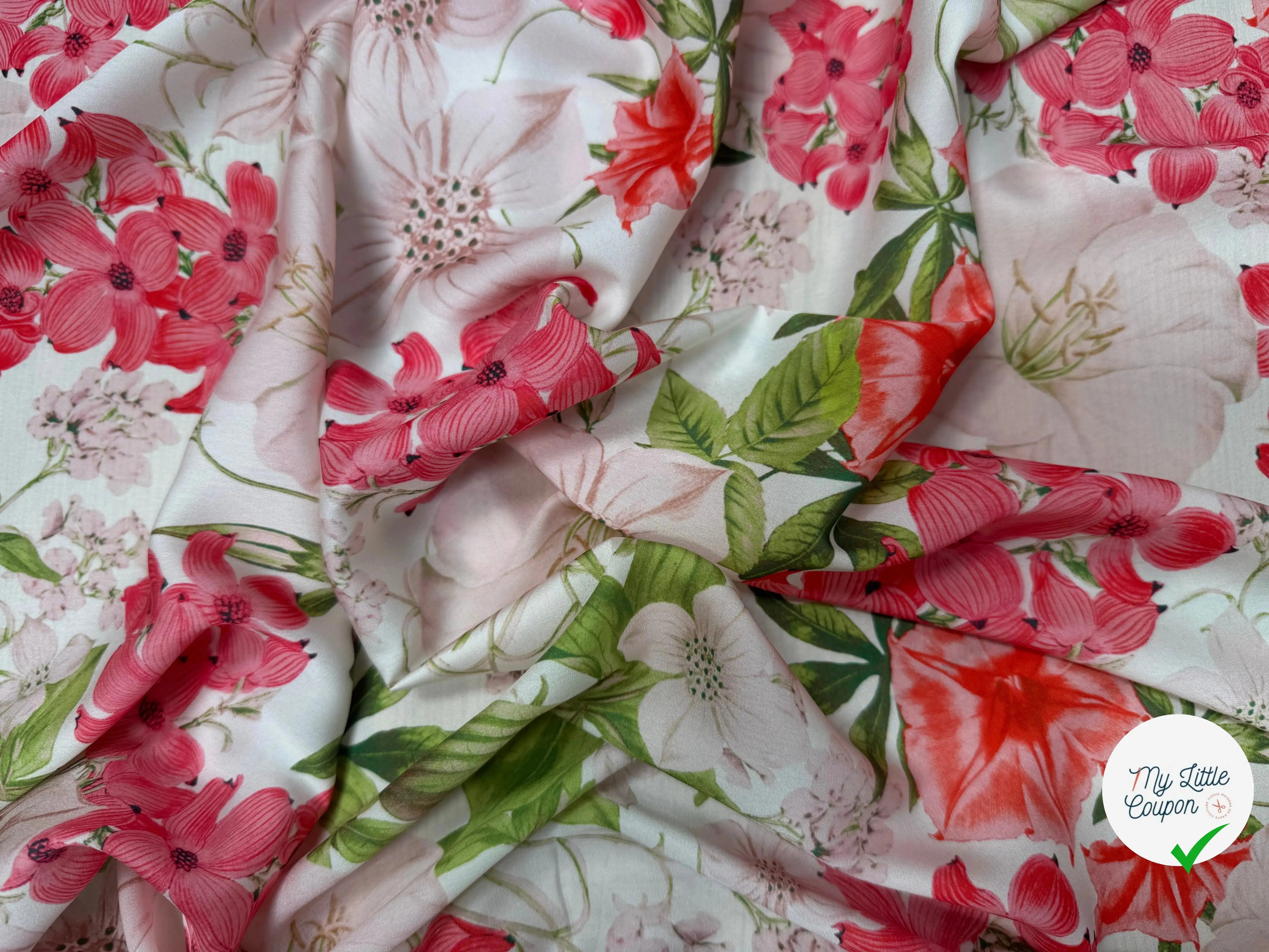 CREPE SATINÉ FOND BLANC MOTIF FLEURS ROSE ET FEUILLES VERTE - My Little Coupon