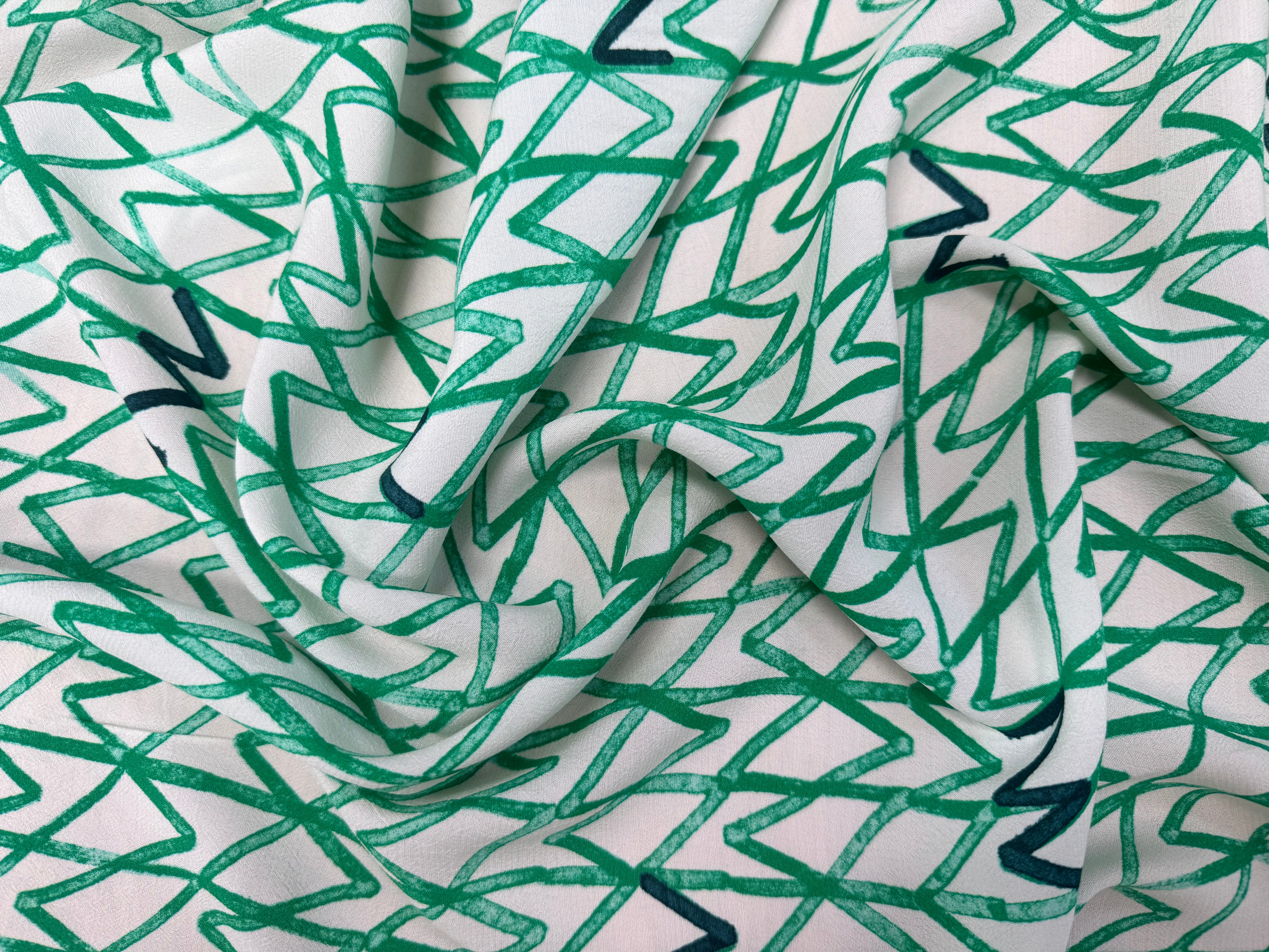 CRÊPE VISCOSE ECOVERO FOND BLANC MOTIFS GEOMETRIQUE VERT - My Little Coupon