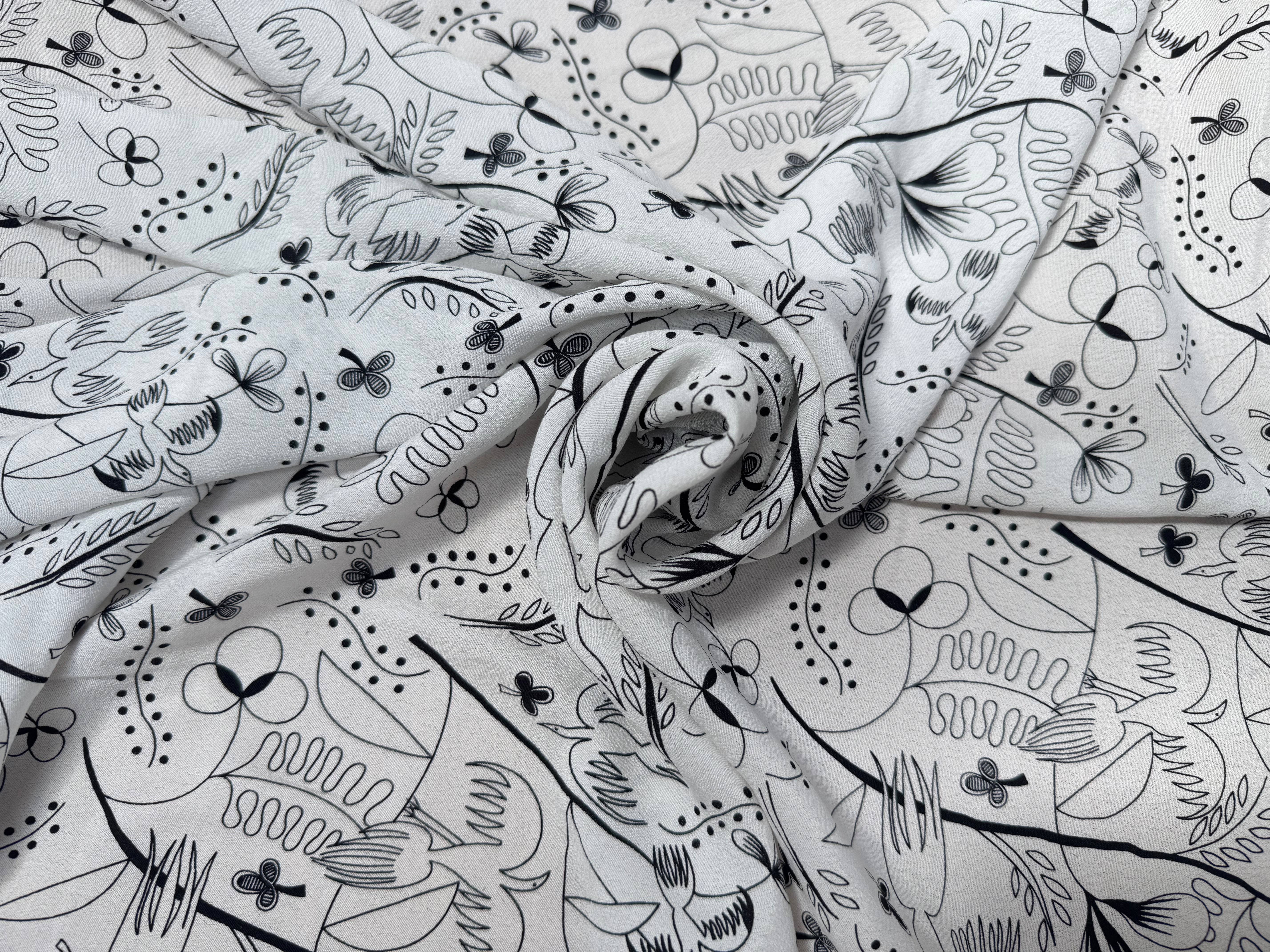 CRÊPE VISCOSE FOND BLANC MOTIFS COLOMBES ET TREFFLES NOIR - My Little Coupon