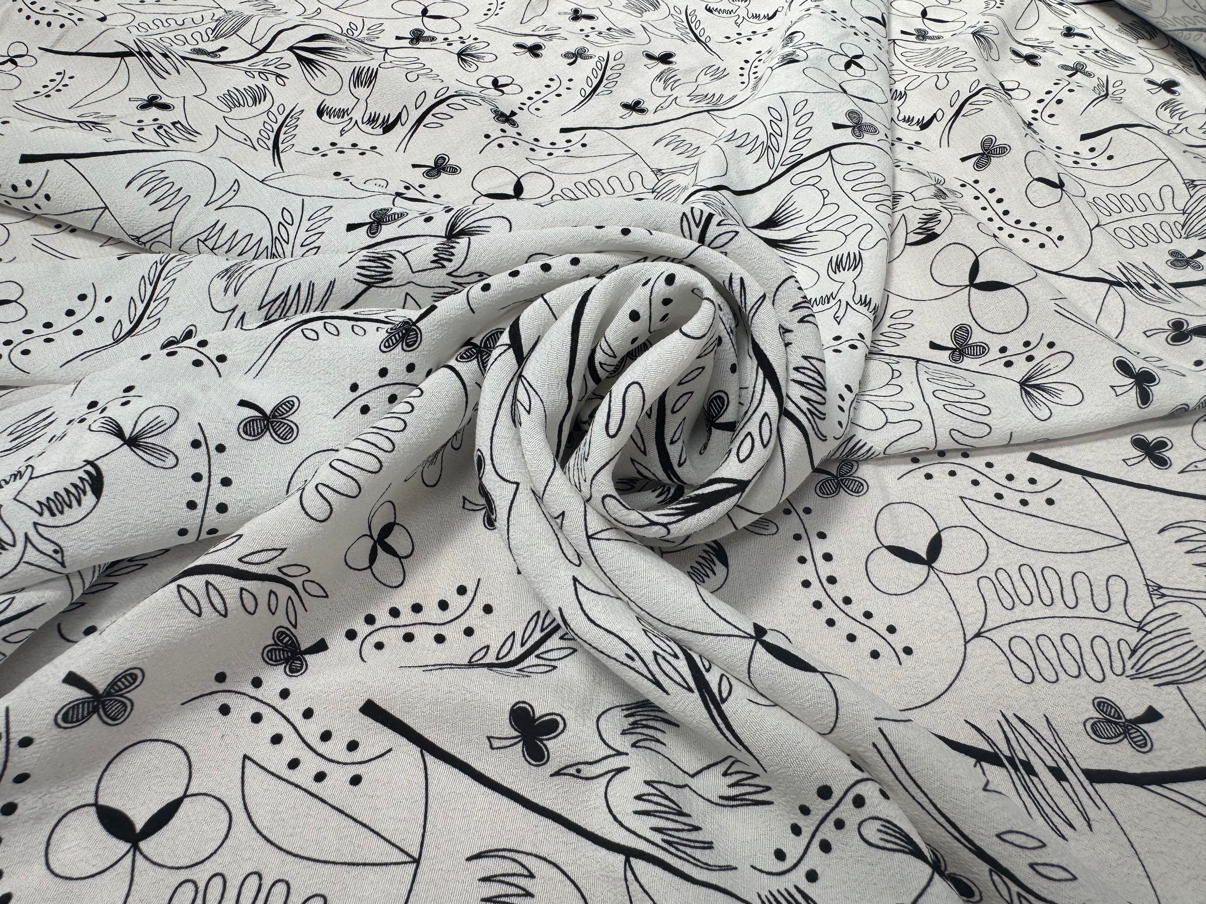 CRÊPE VISCOSE FOND BLANC MOTIFS COLOMBES ET TREFFLES NOIR - My Little Coupon