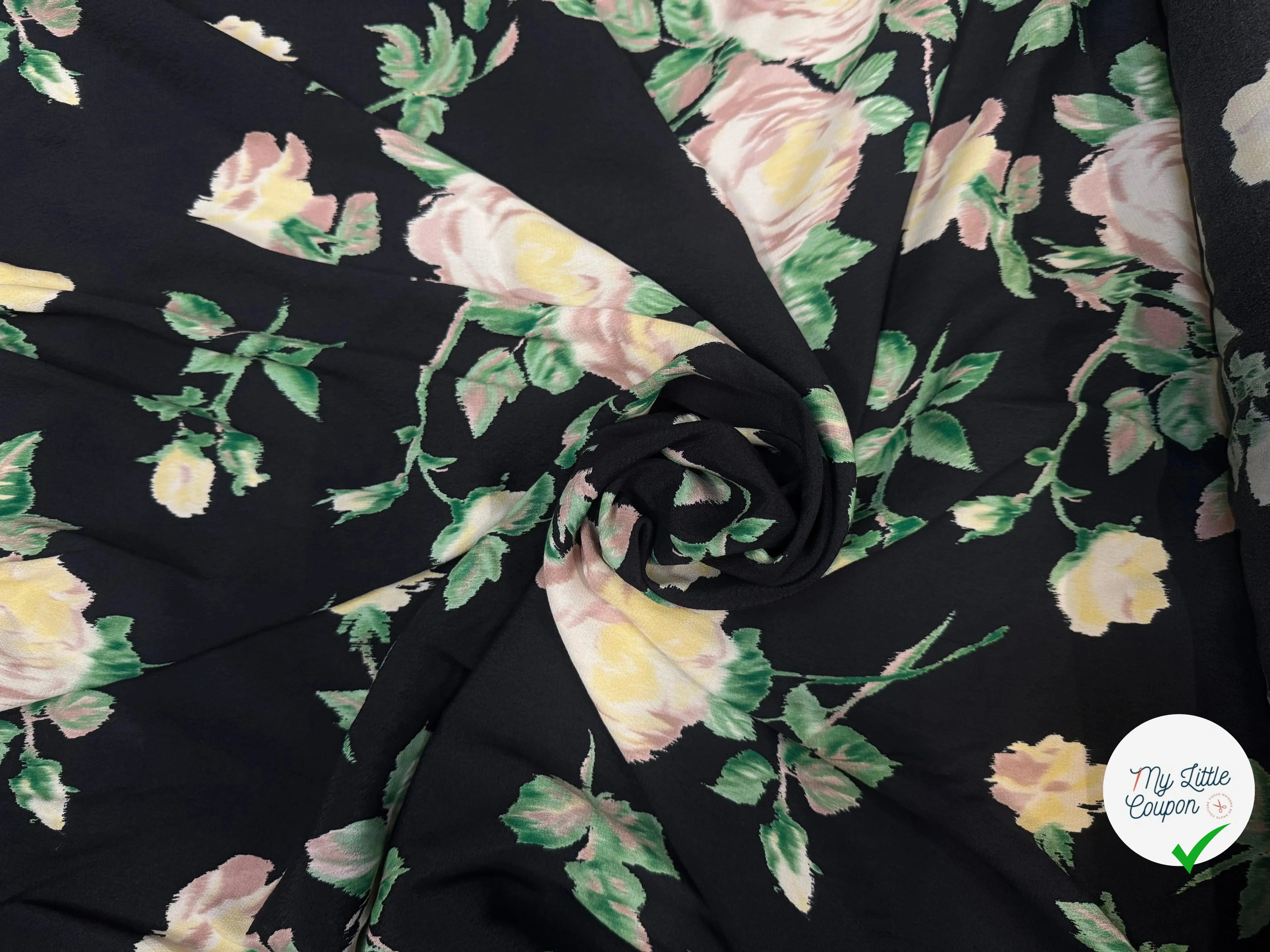 CRÊPE VISCOSE IMPRIMÉE FLEURIE ROSE PÂLE ET VERT - My Little Coupon