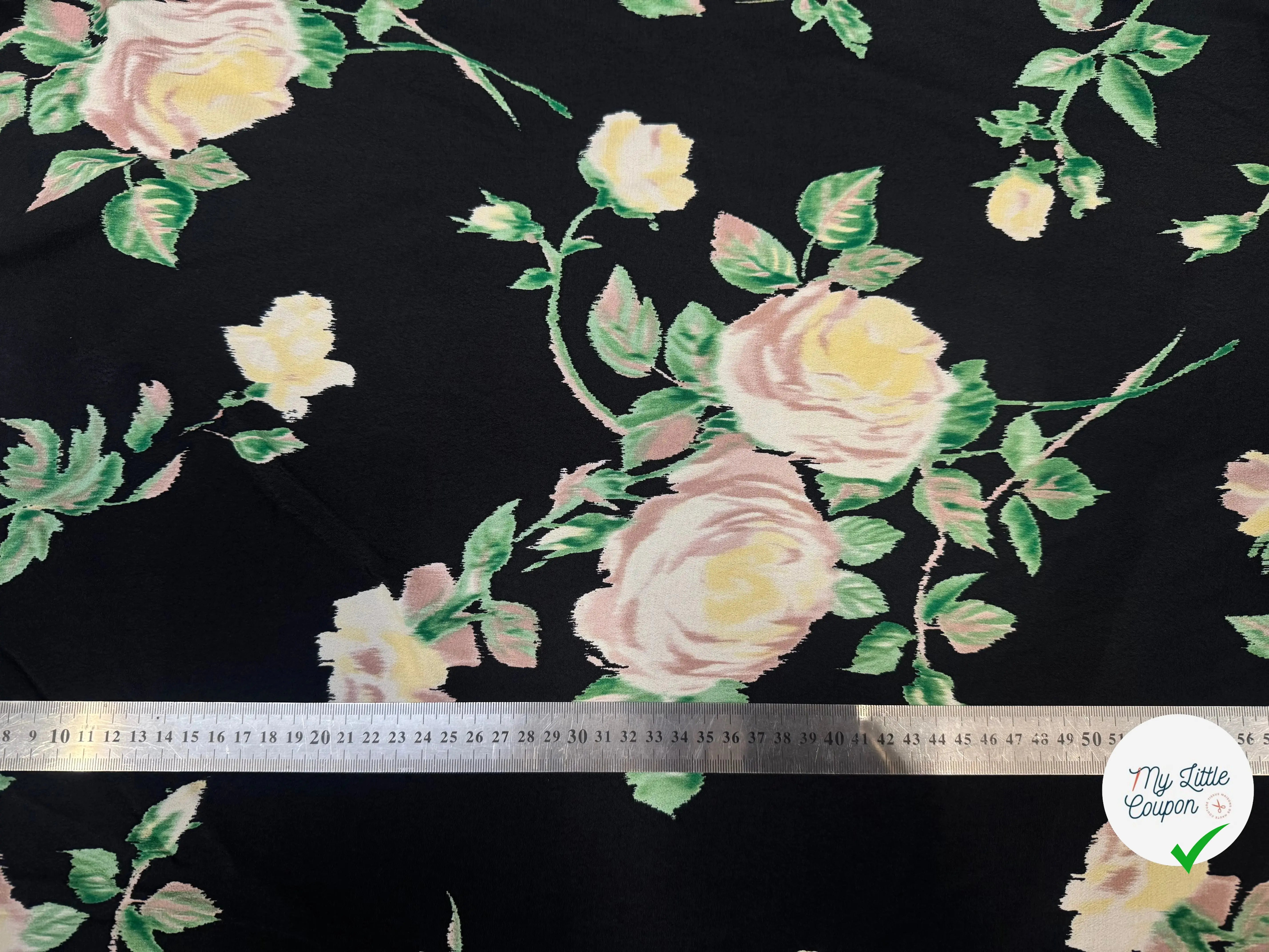 CRÊPE VISCOSE IMPRIMÉE FLEURIE ROSE PÂLE ET VERT - My Little Coupon