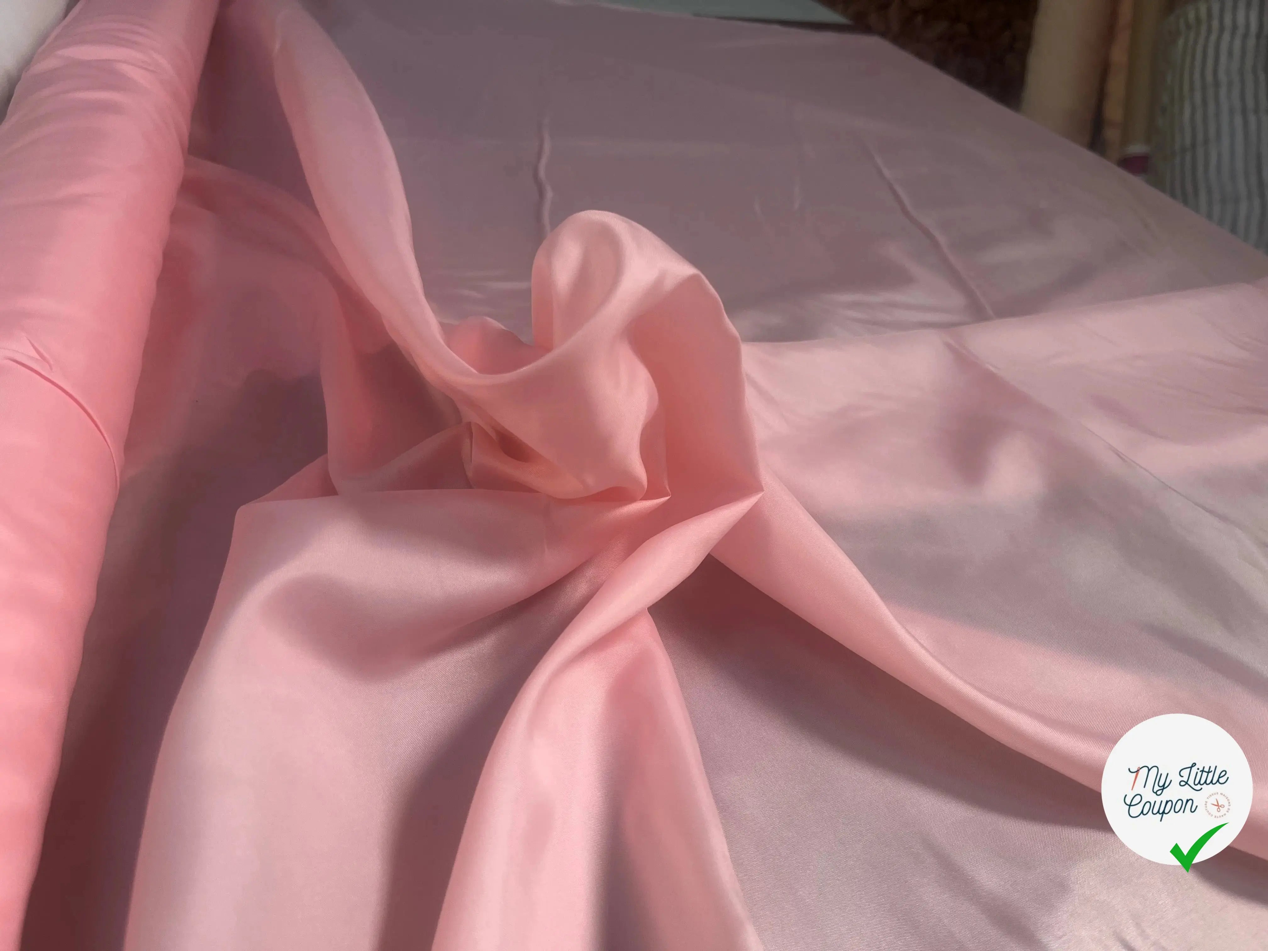DOUBLURE UNIE TAFFETAS ROSE BONBON POLYESTER - My Little Coupon