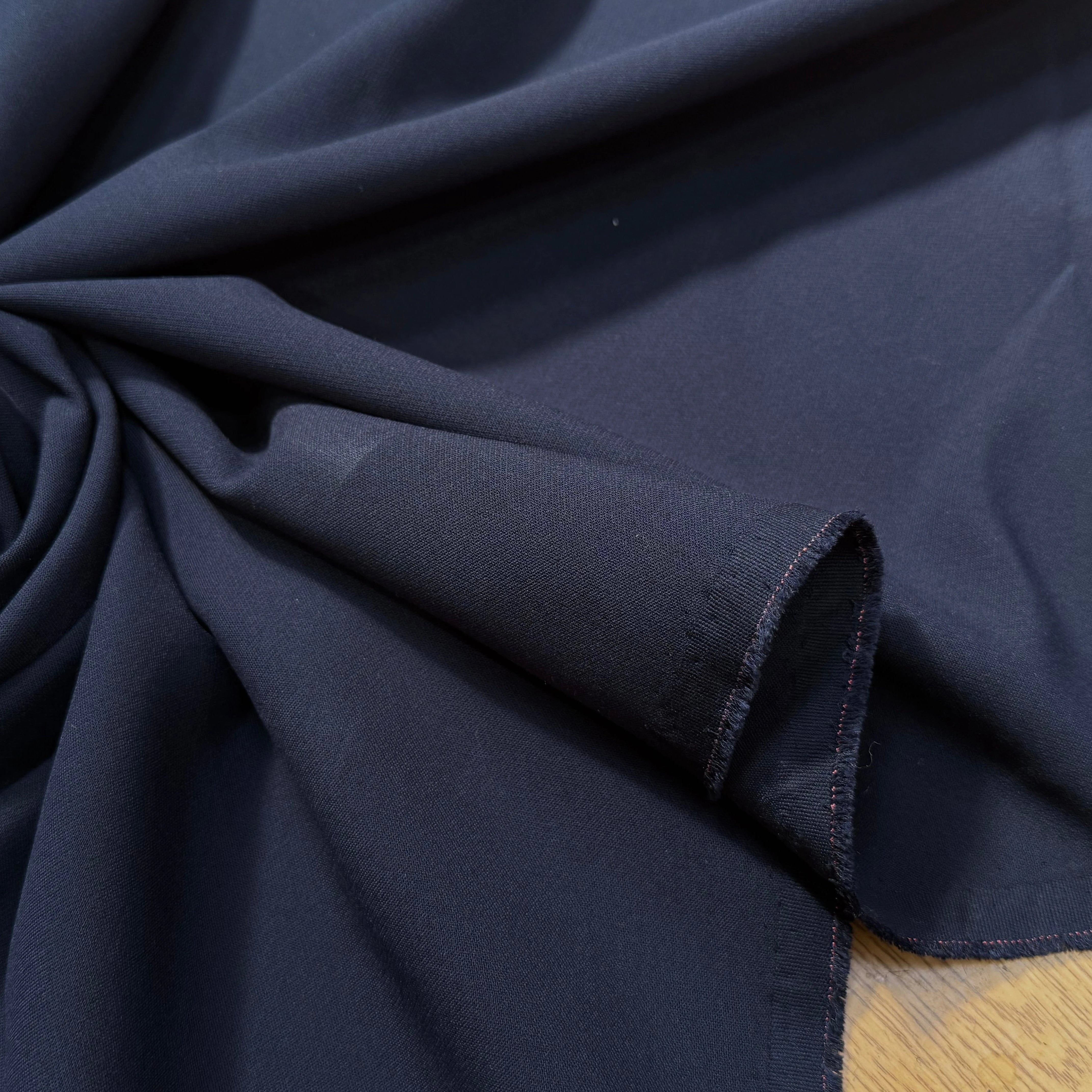 (Chute) DRAPERIE POLYVISCOSE LOURDE STRETCH BLEU MARINE CHIC TENUE - My Little Coupon