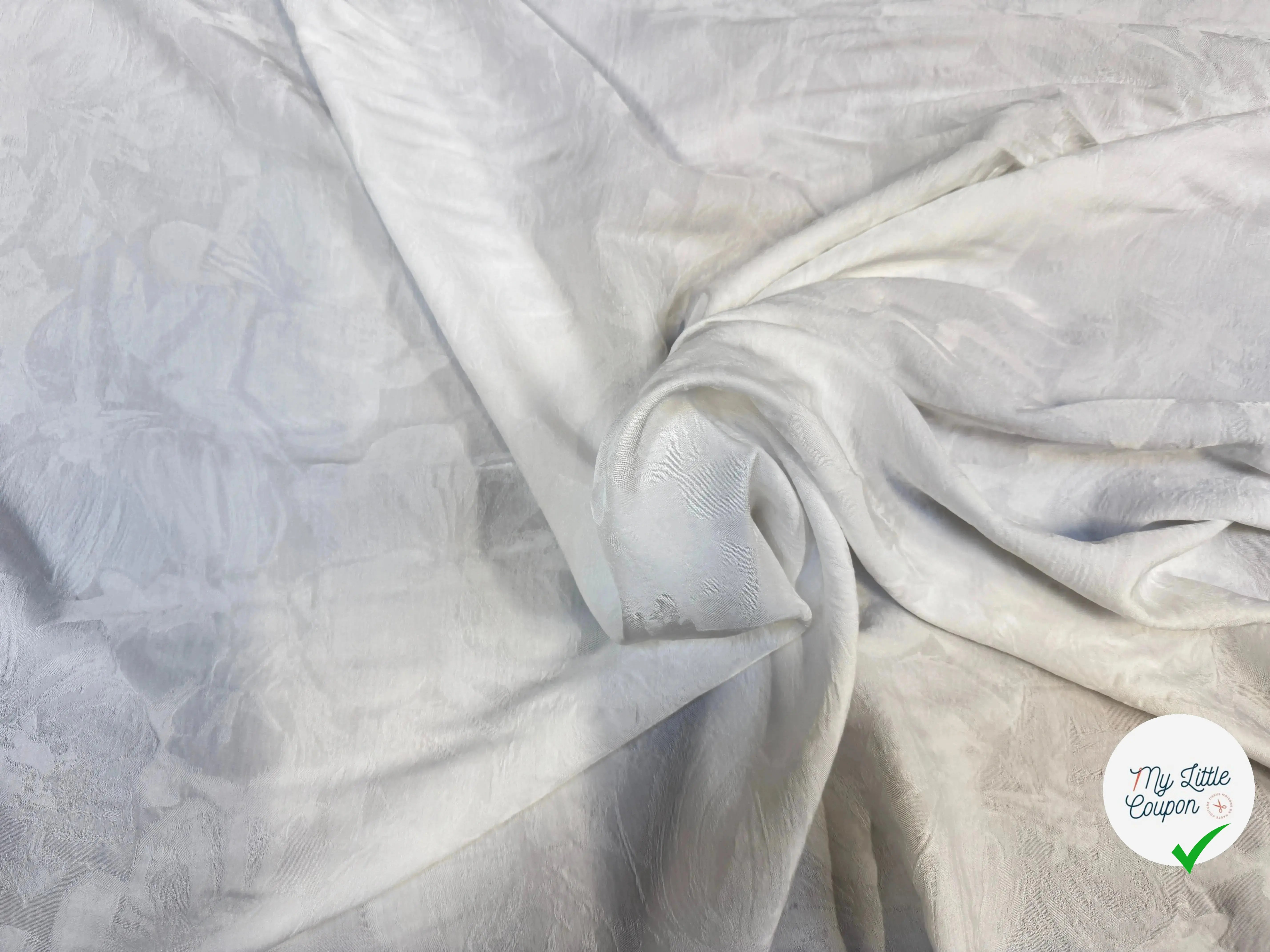 JACQUARD VISCOSE BLANC MOTIFS FABRICATION PRATO - My Little Coupon