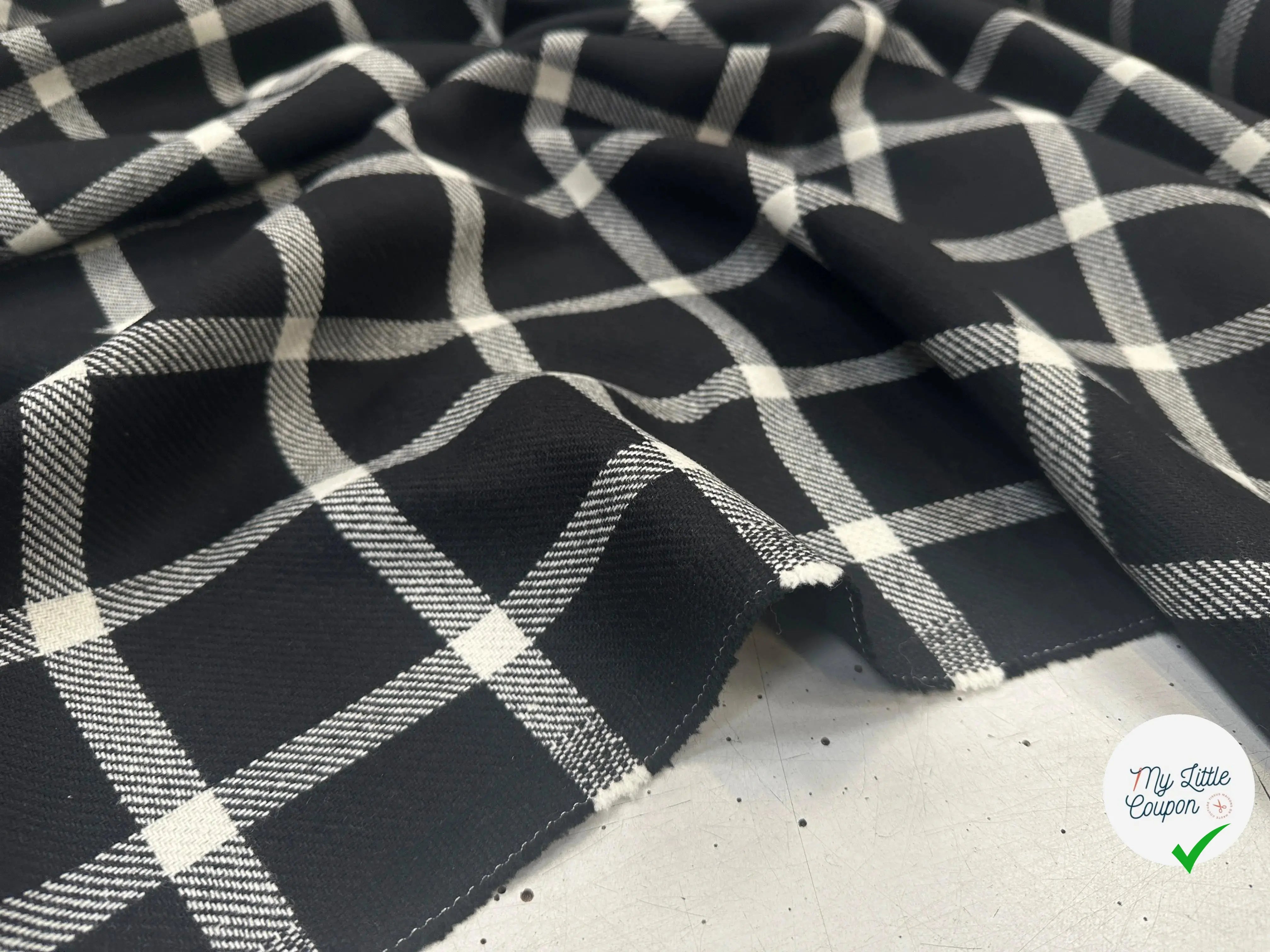 LAINAGE CARREAUX BRITISH NOIR ET BLANC - My Little Coupon