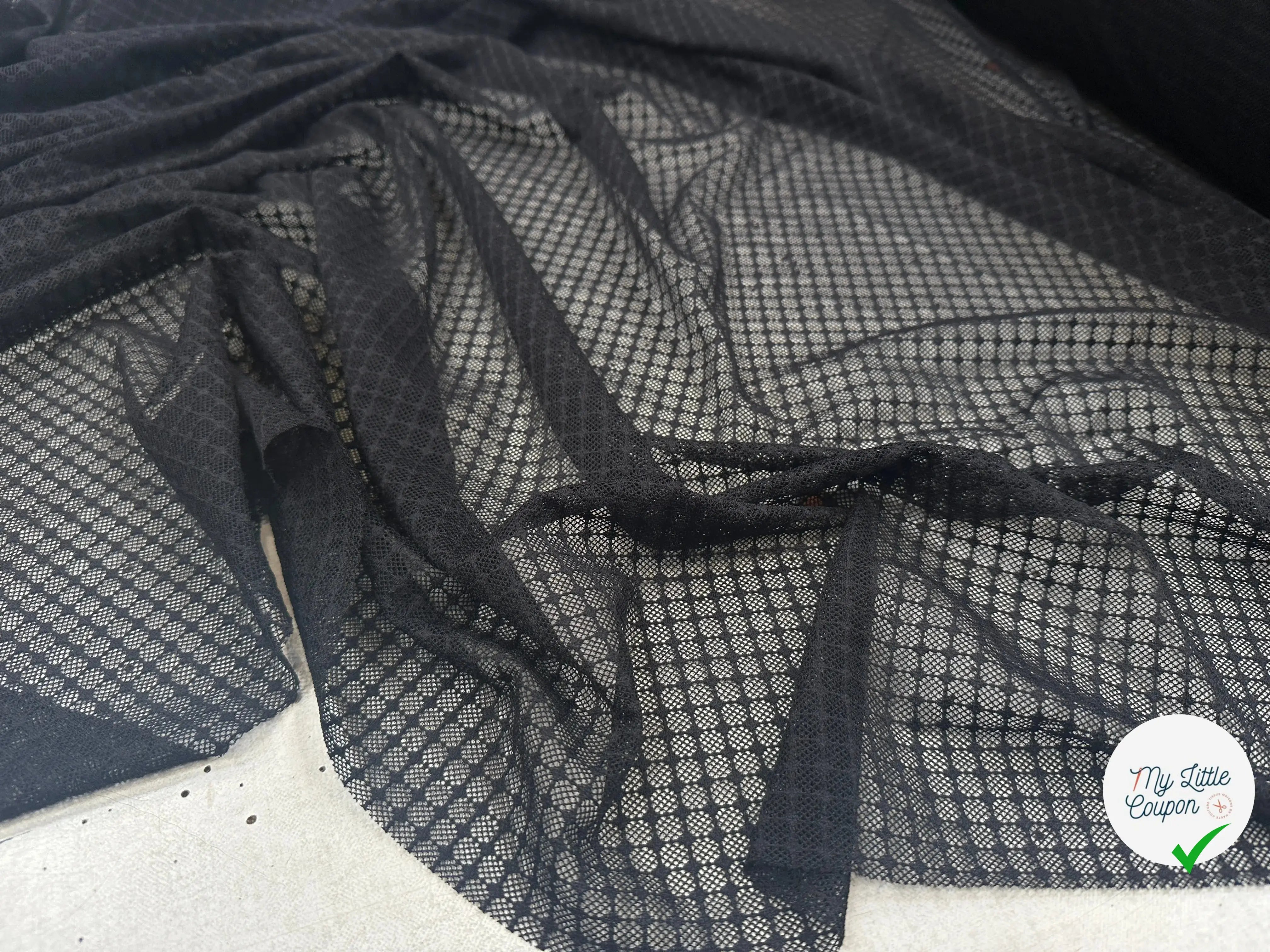 MAILLE RÉSILLE QUADRILLÉE NOIRE - My Little Coupon