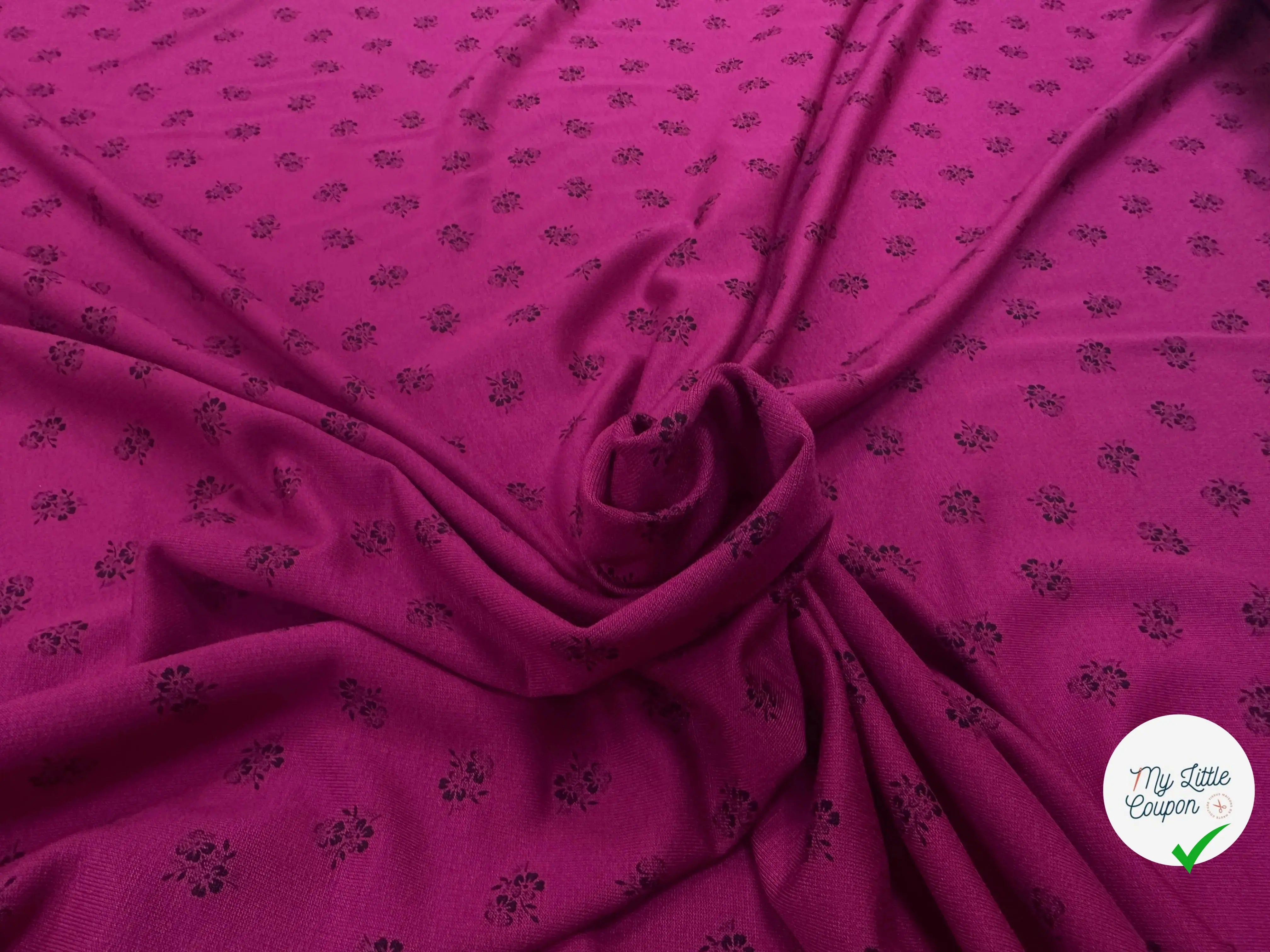 MOLLETON LÉGER VISCOSE STRIÉ AUBERGINE FUCHSIA PETITES FLEURS - My Little Coupon
