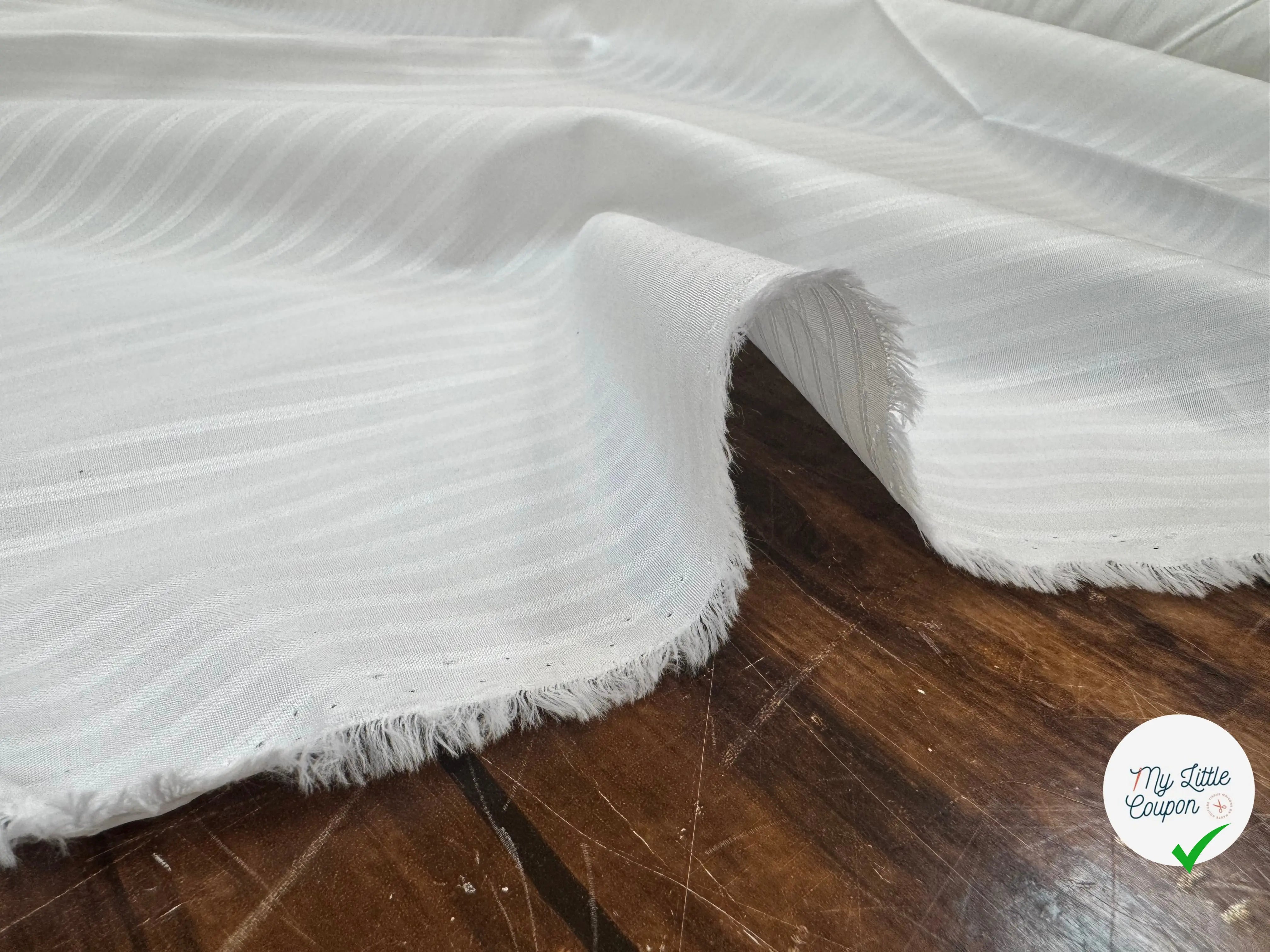 (Chute) POPELINE DE COTON BLANCHE A RAYURES A EFFET SATINE JACQUARD - My Little Coupon
