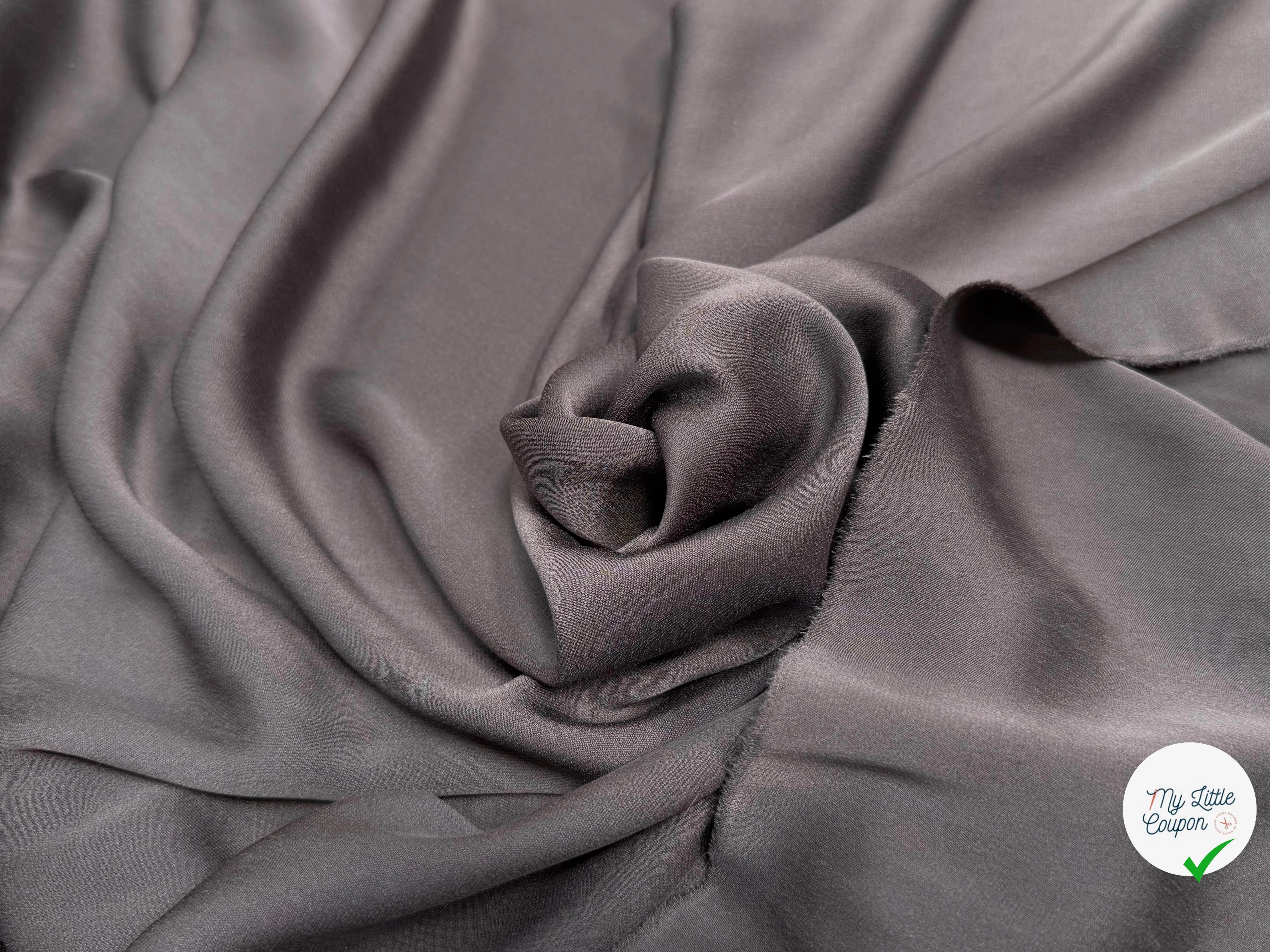 (Chute) SATIN DE SOIE FLUIDE LÉGÈREMENT STRETCH GRIS FONCÉ - My Little Coupon