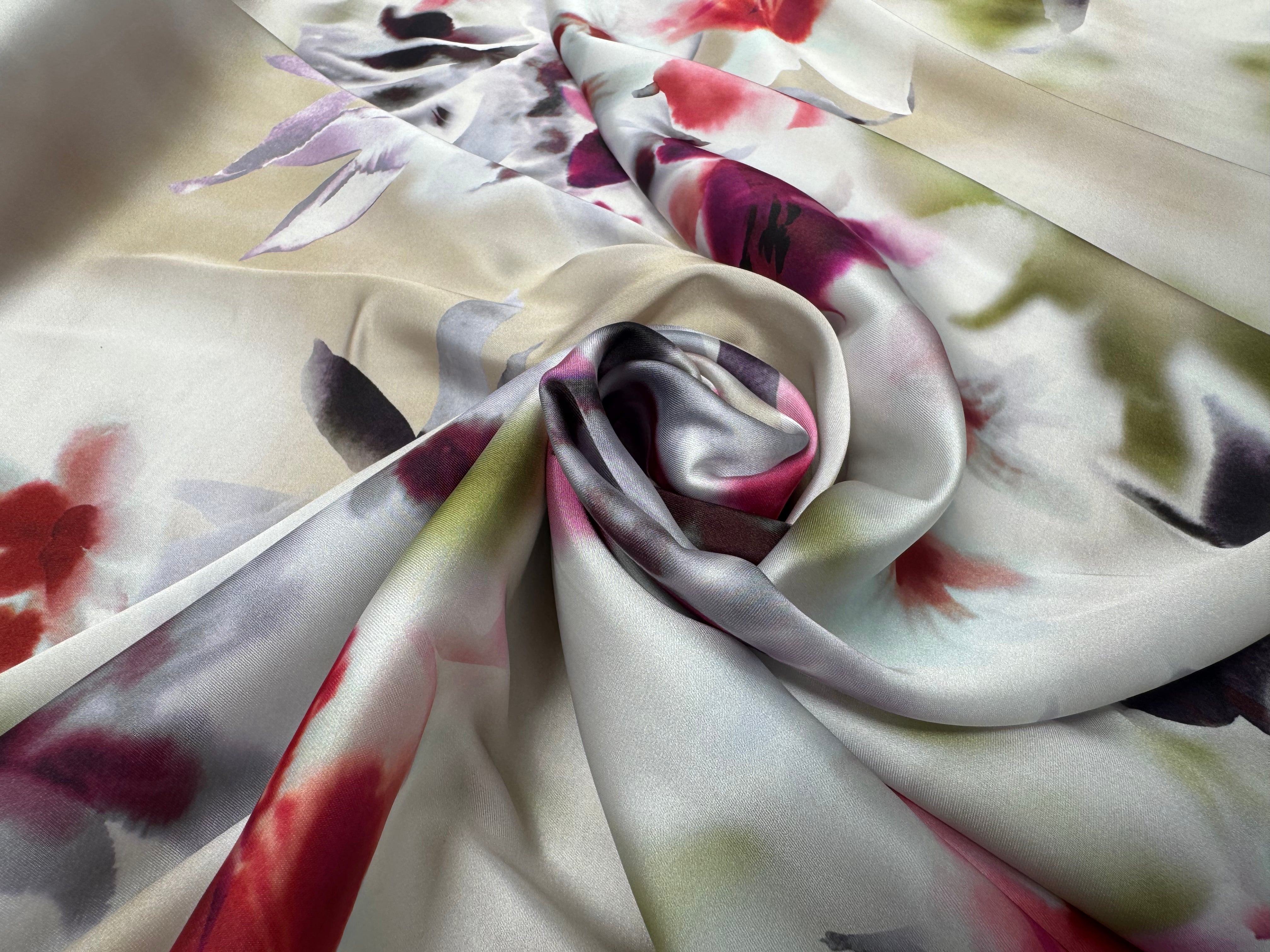 SATIN FLEURS ABSTRAITES ROSE ET VERT FOND BLANC - My Little Coupon